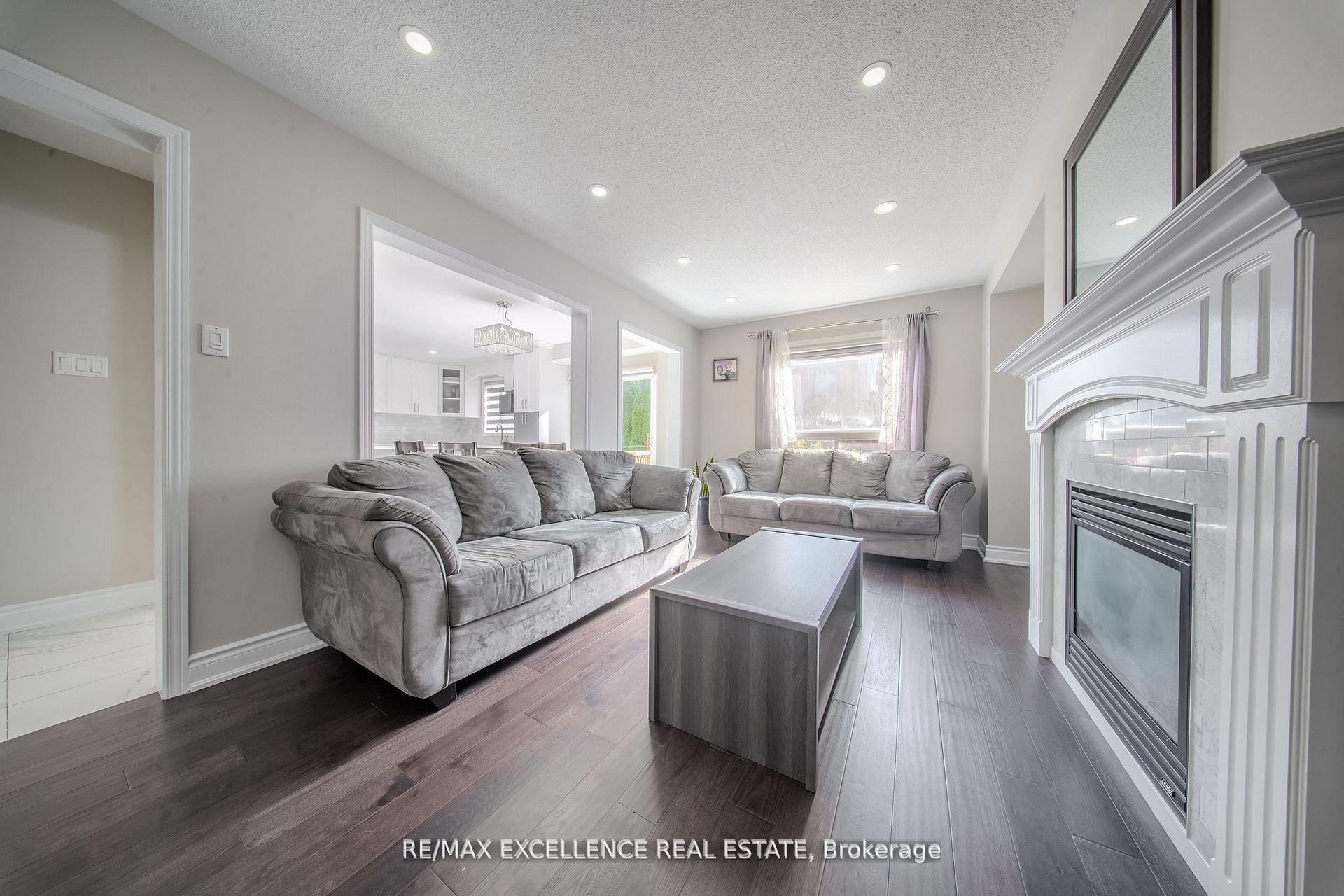 Photo 8 of 111 River Rock Crescent, Brampton, Fletcher's Meadow — HOMEH