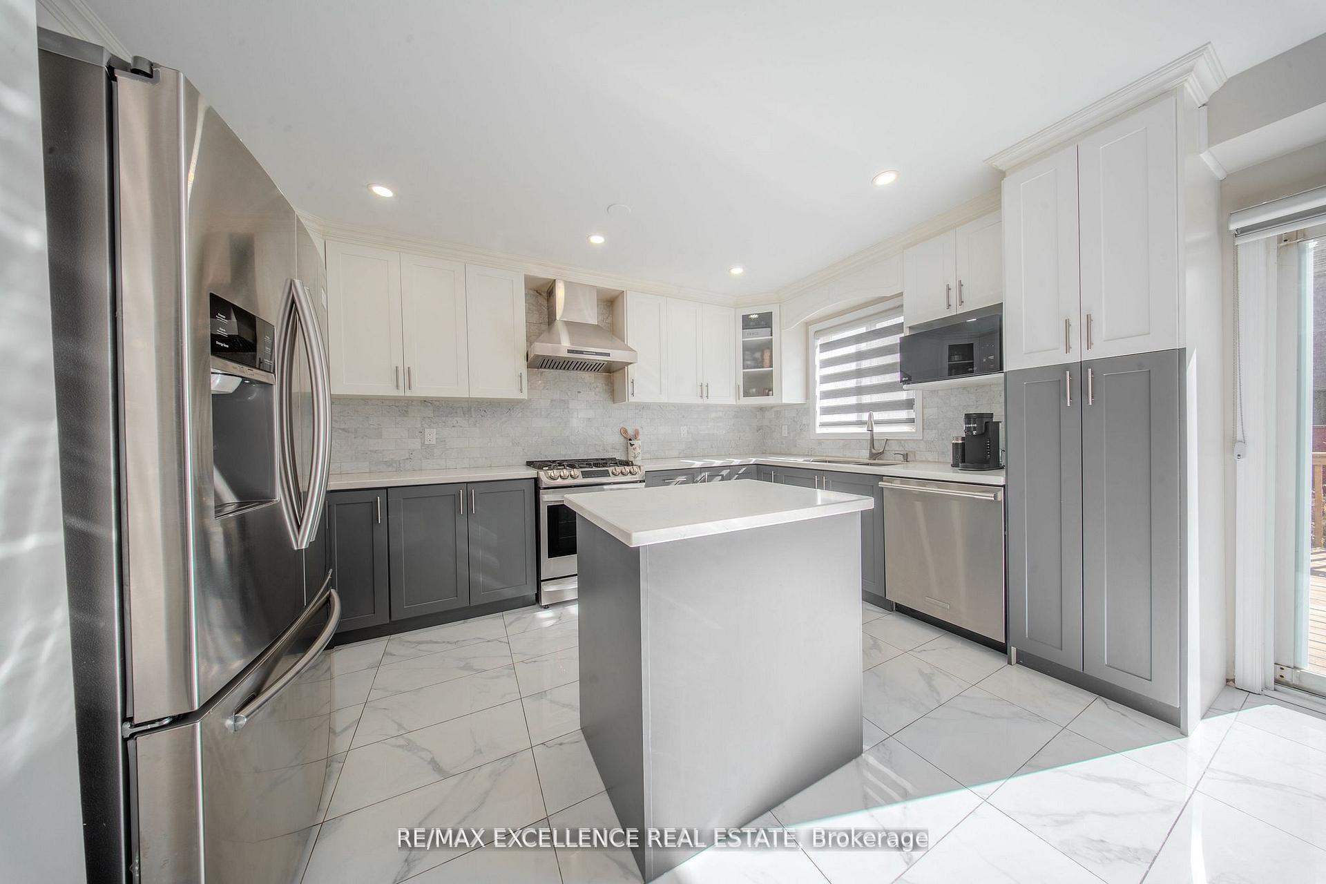 Photo 18 of 111 River Rock Crescent, Brampton, Fletcher's Meadow — HOMEH