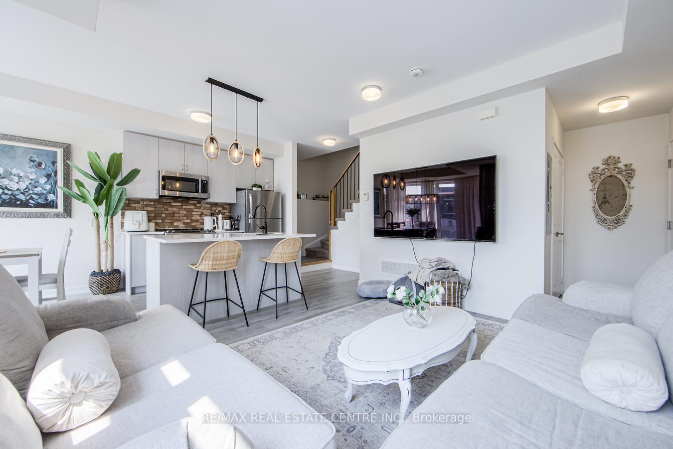 Photo 10 of Unit 220, 2550 Castlegate Crossing, Pickering, Duffin Heights — HOMEH