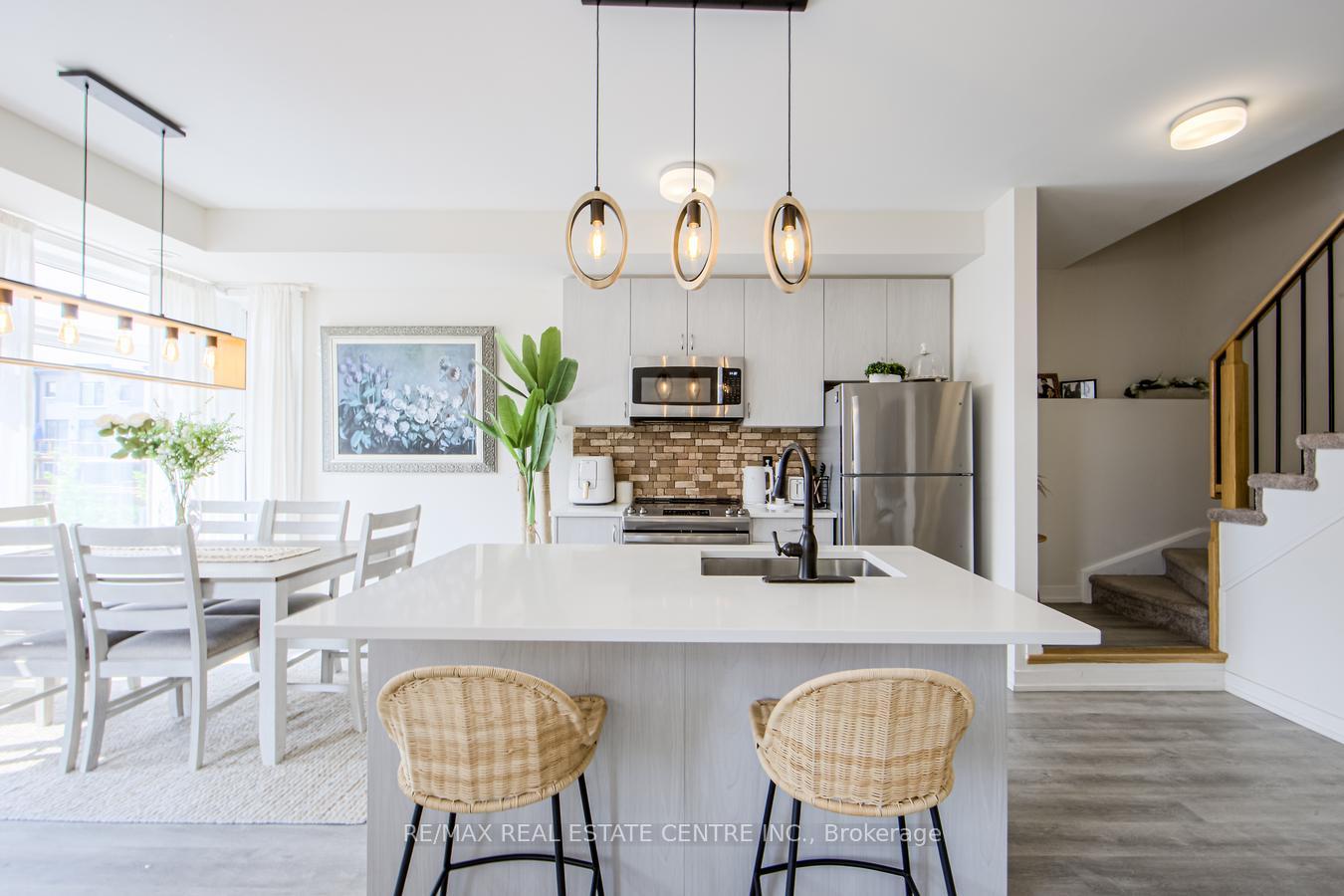 Photo 14 of Unit 220, 2550 Castlegate Crossing, Pickering, Duffin Heights — HOMEH