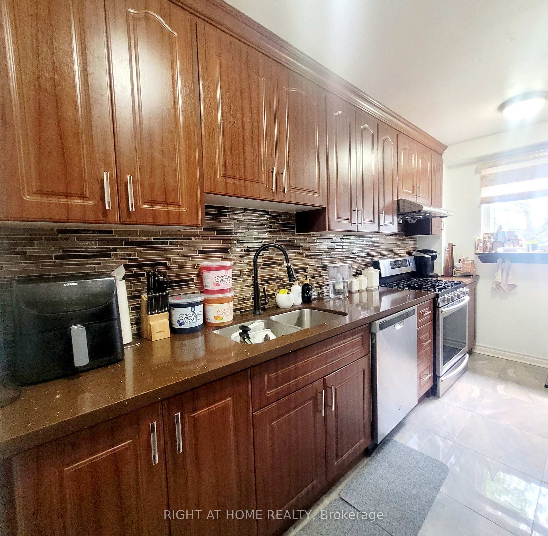 Photo 10 of Unit 7, 320 Blackthorn Street, Oshawa, Eastdale — HOMEH