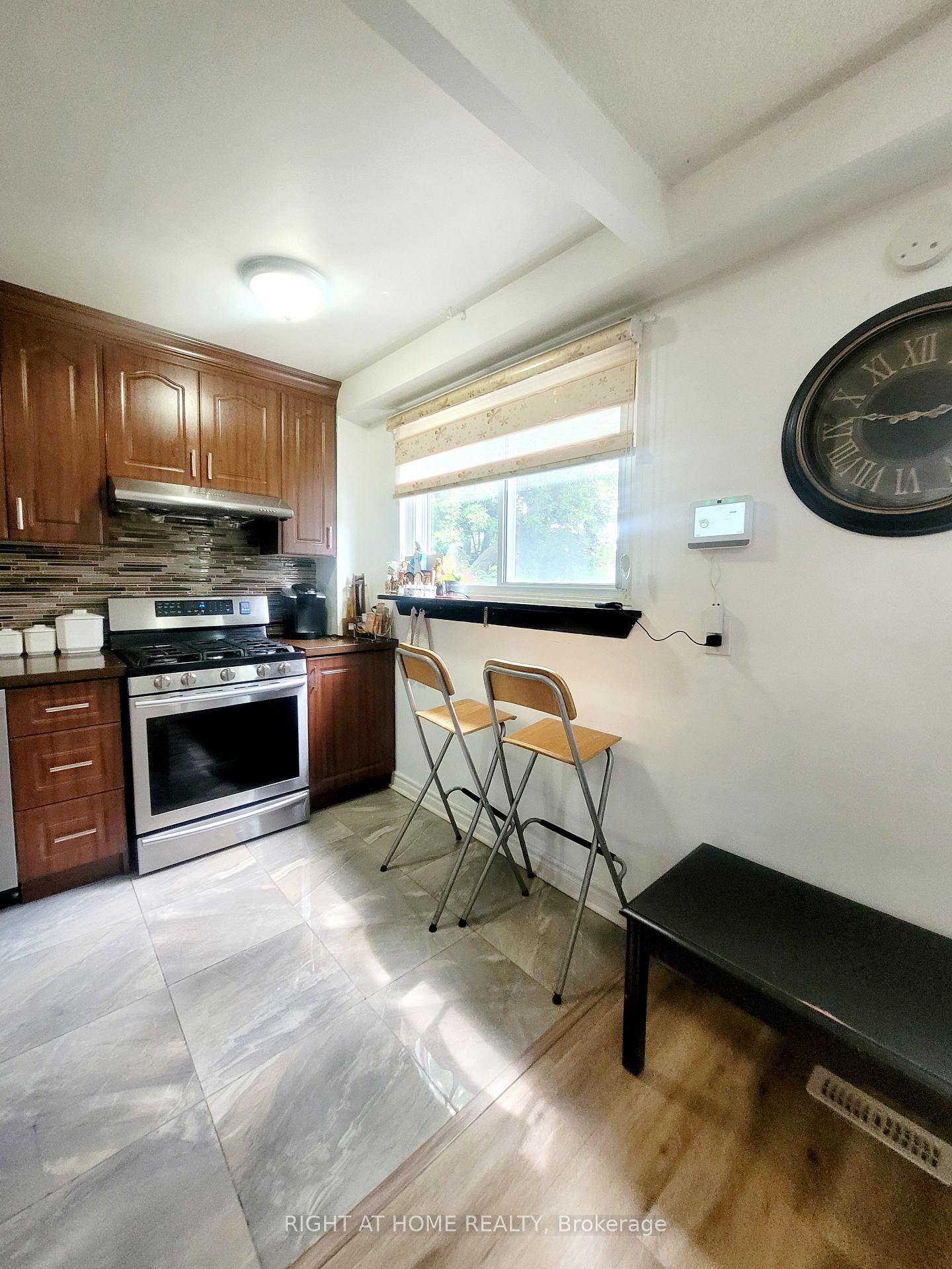 Photo 12 of Unit 7, 320 Blackthorn Street, Oshawa, Eastdale — HOMEH