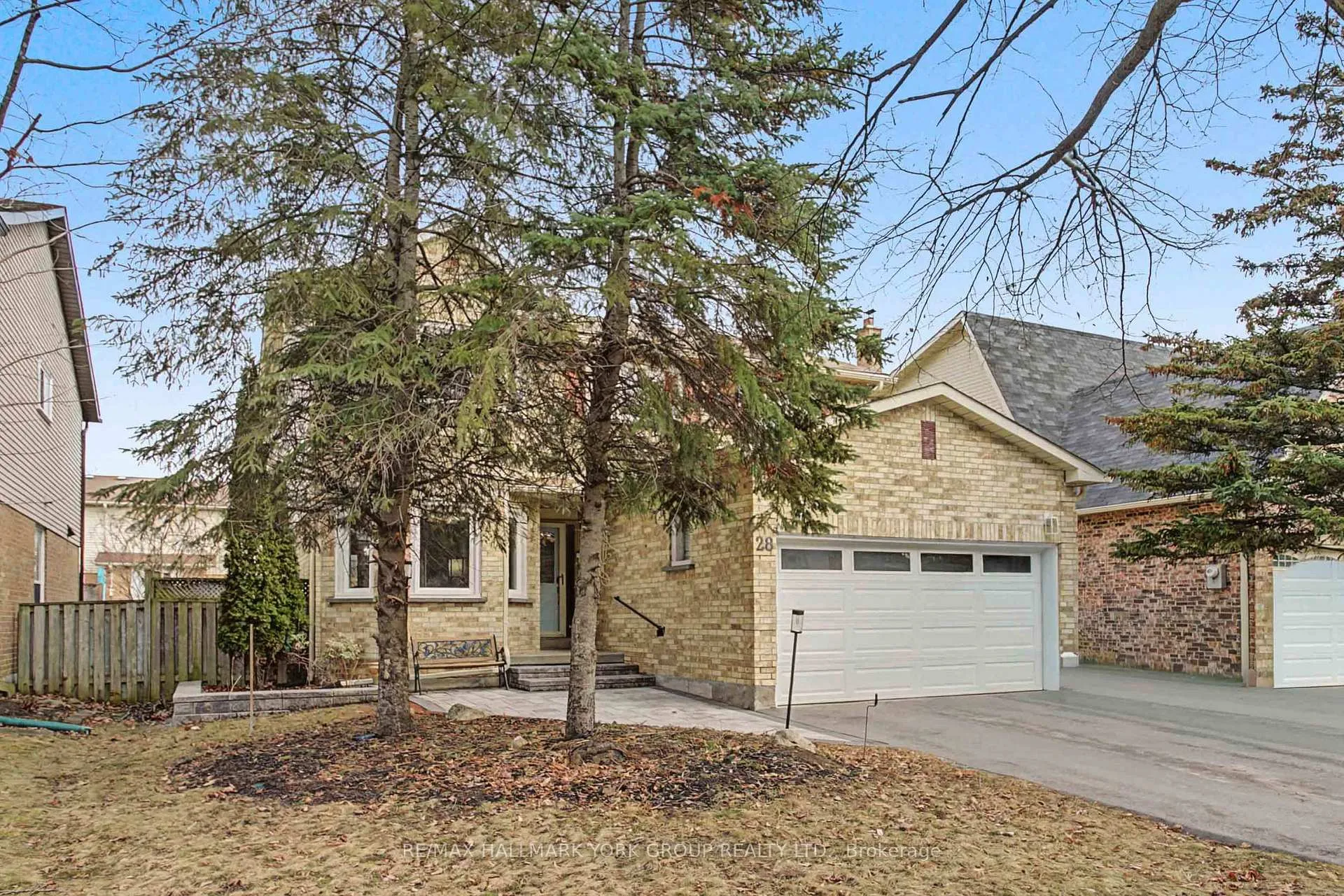 Photo 2 of 28 Hollingshead Drive, Aurora, Aurora Village — HOMEH