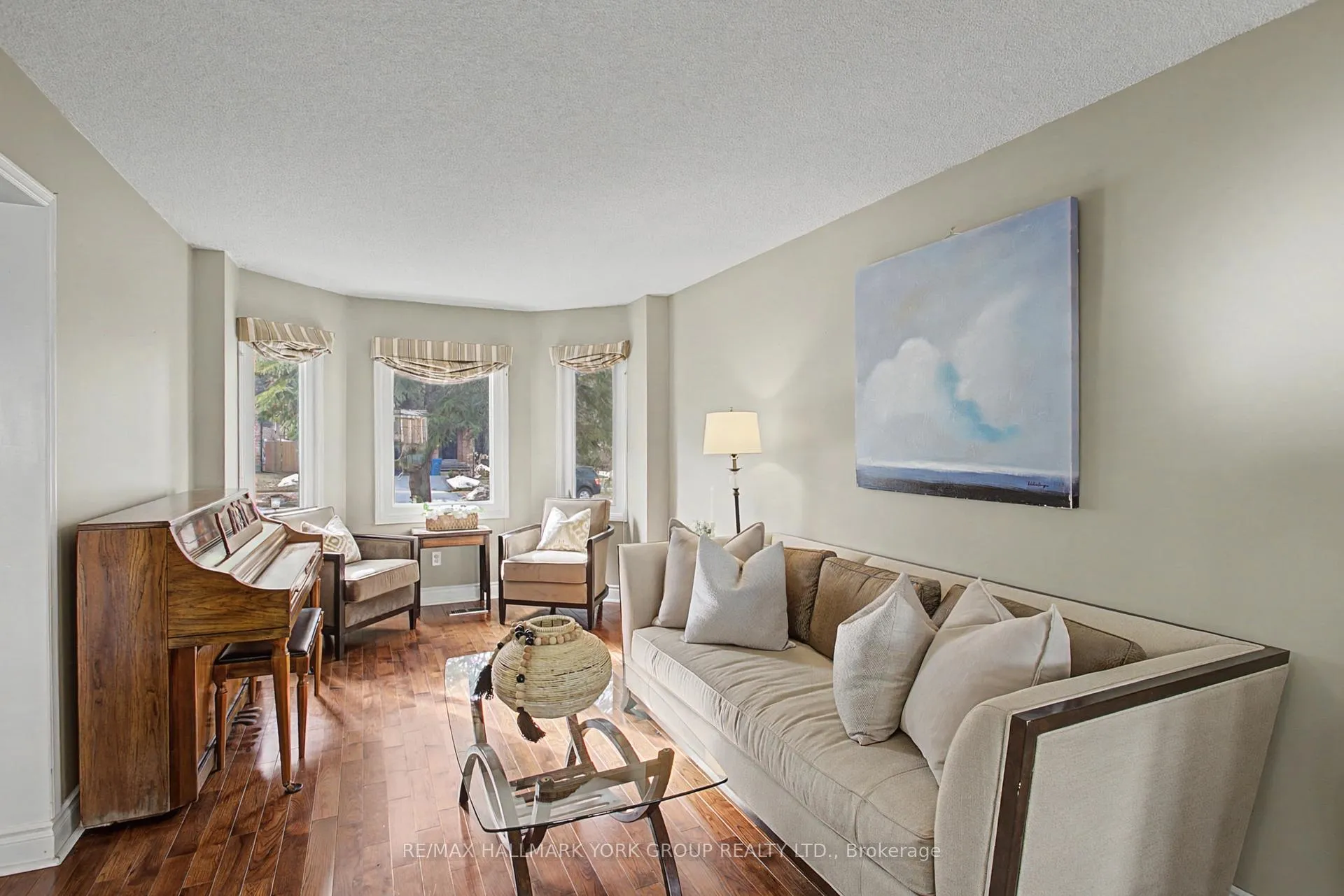 Photo 3 of 28 Hollingshead Drive, Aurora, Aurora Village — HOMEH