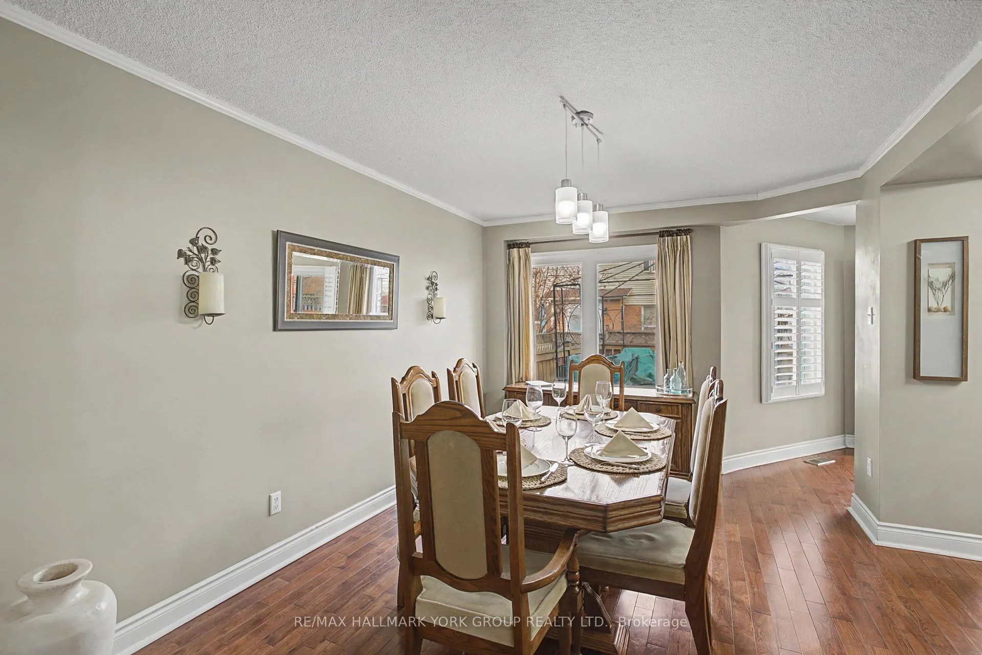 Photo 5 of 28 Hollingshead Drive, Aurora, Aurora Village — HOMEH