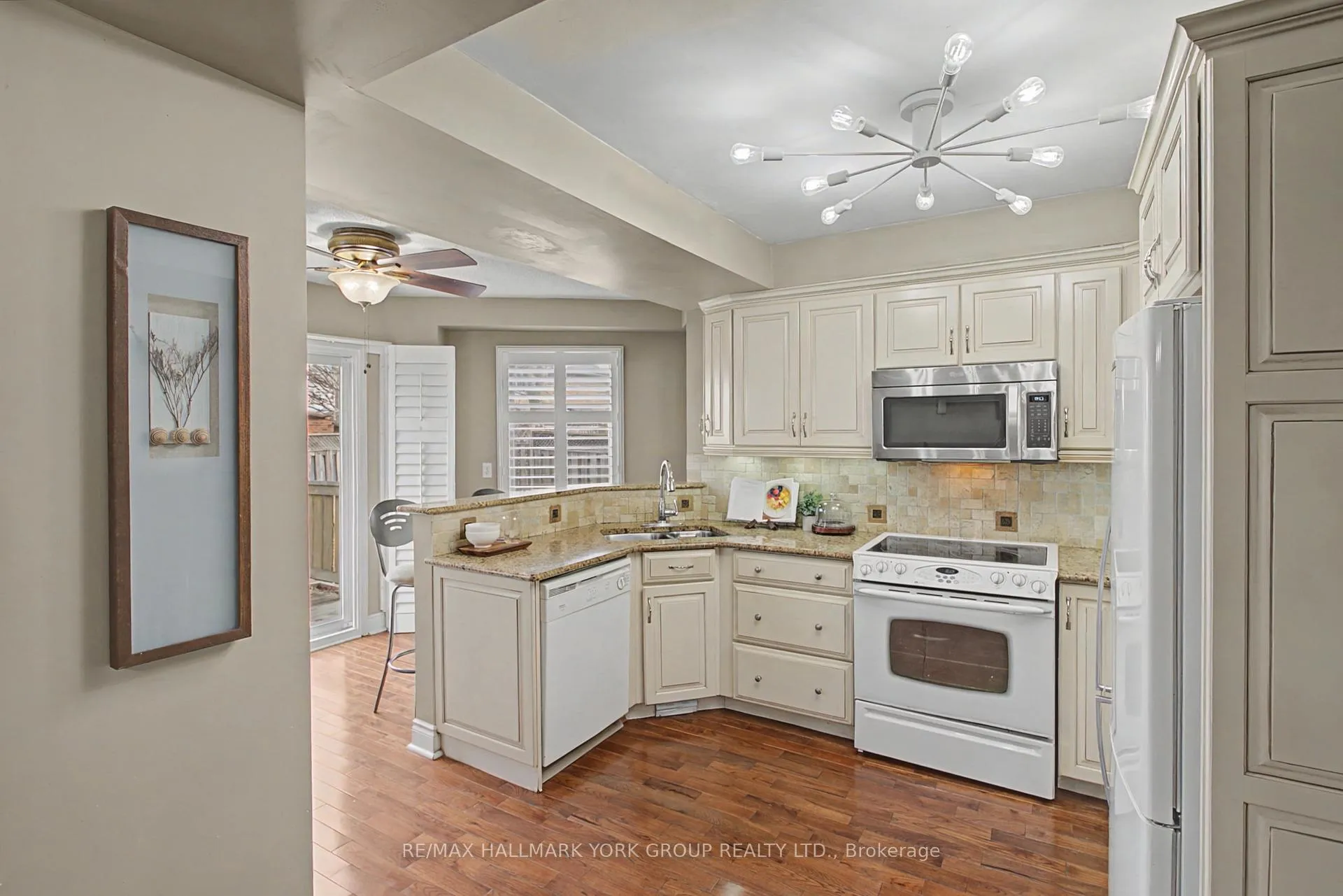 Photo 7 of 28 Hollingshead Drive, Aurora, Aurora Village — HOMEH