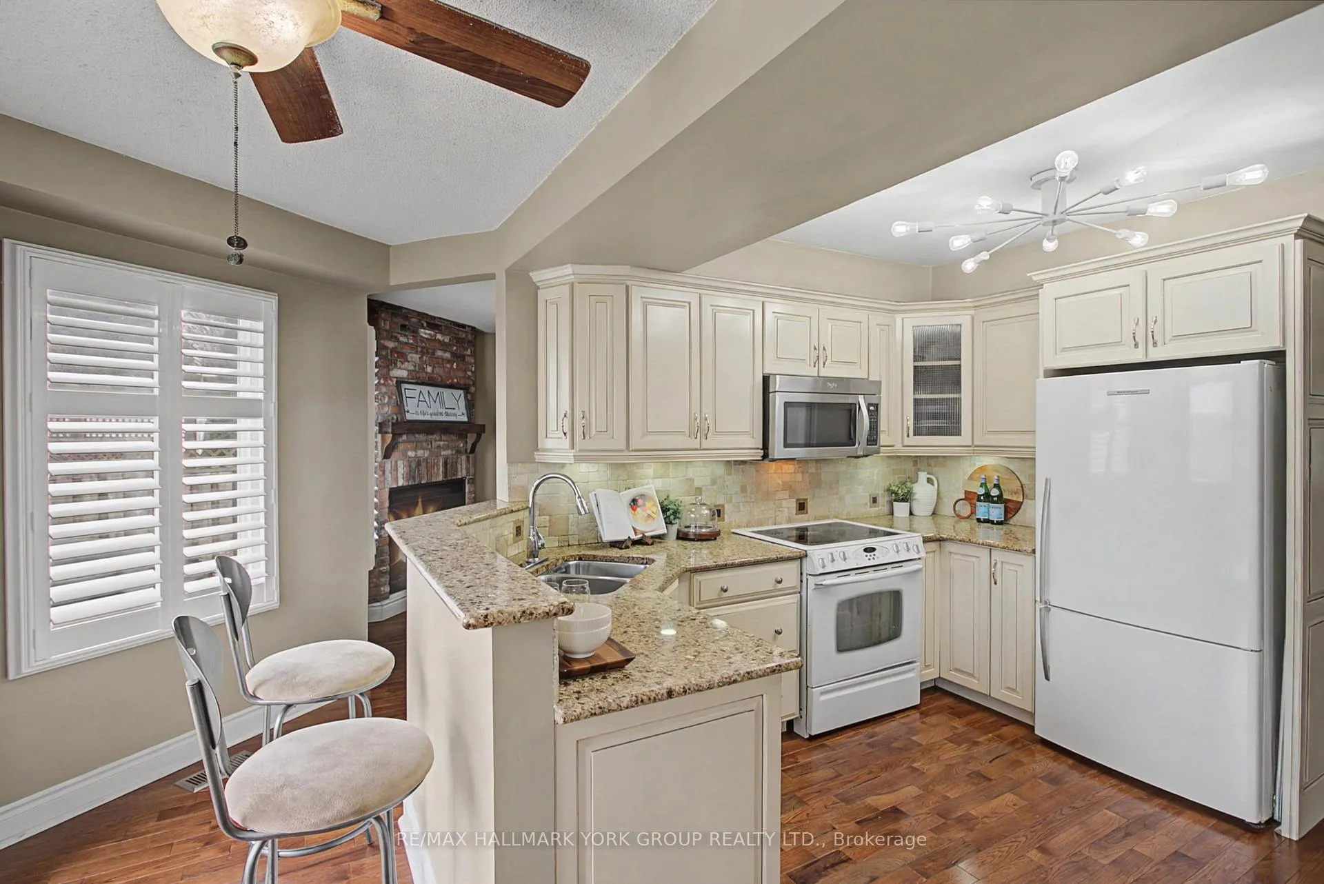 Photo 8 of 28 Hollingshead Drive, Aurora, Aurora Village — HOMEH