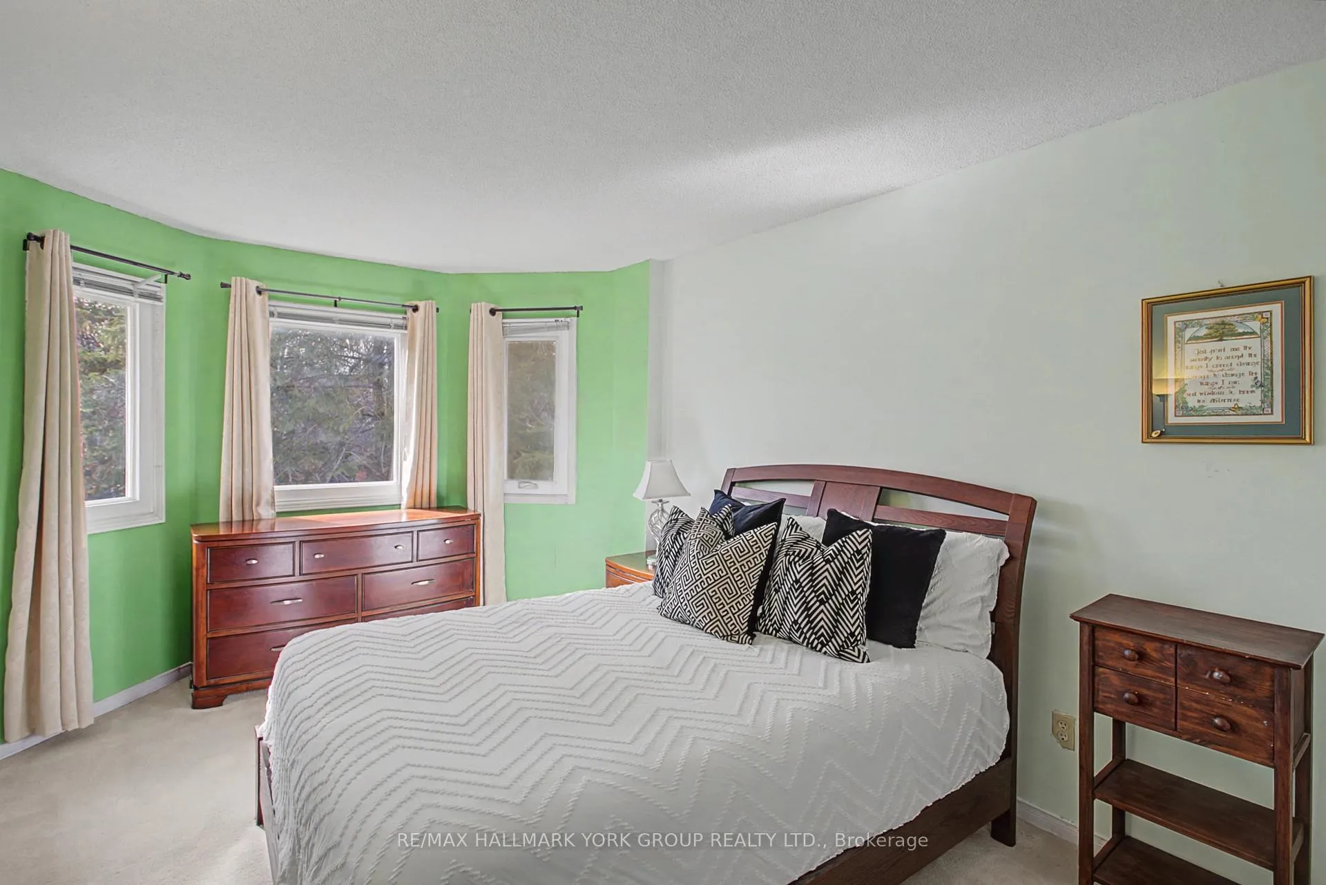 Photo 14 of 28 Hollingshead Drive, Aurora, Aurora Village — HOMEH