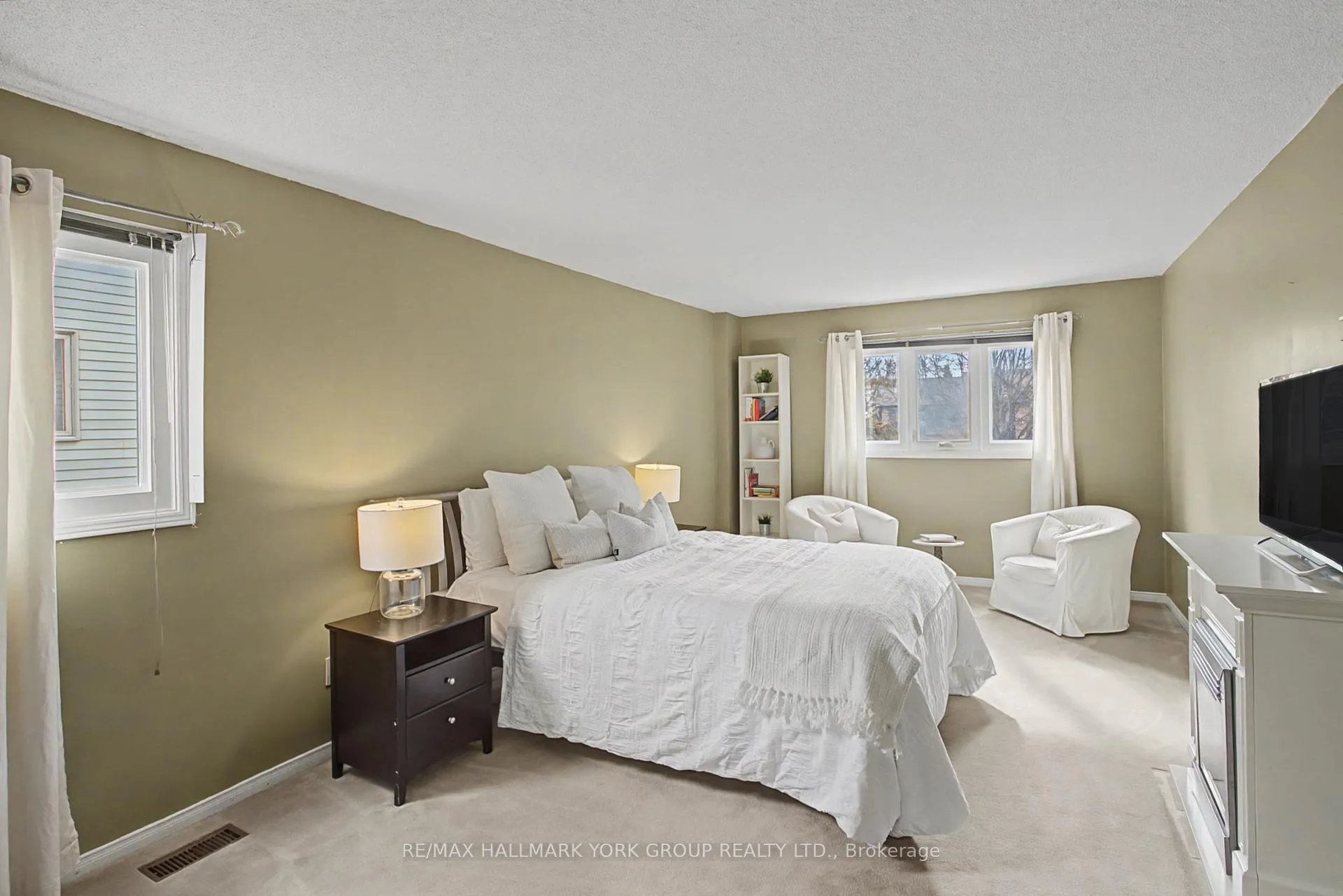 Photo 17 of 28 Hollingshead Drive, Aurora, Aurora Village — HOMEH