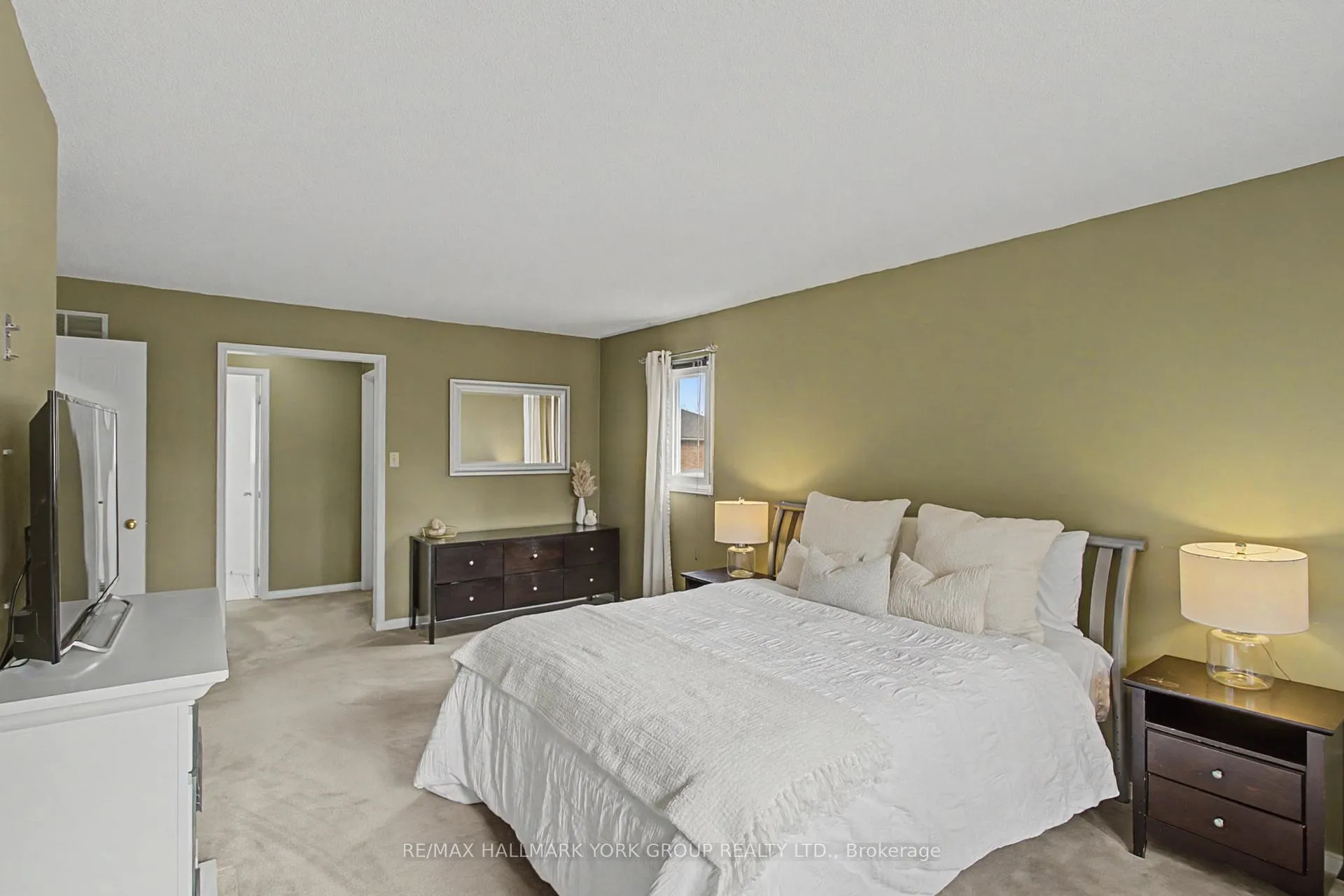 Photo 18 of 28 Hollingshead Drive, Aurora, Aurora Village — HOMEH