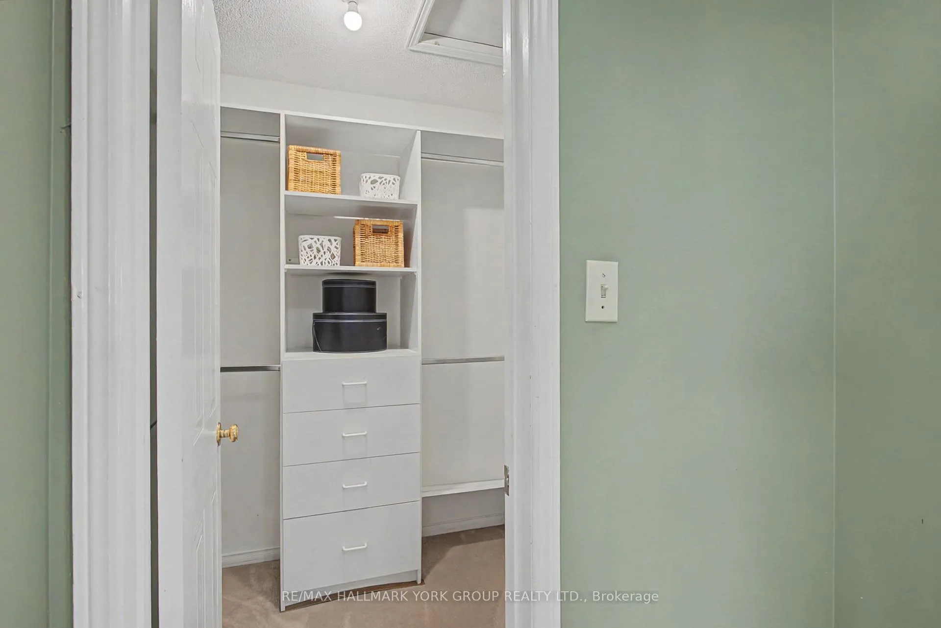 Photo 19 of 28 Hollingshead Drive, Aurora, Aurora Village — HOMEH
