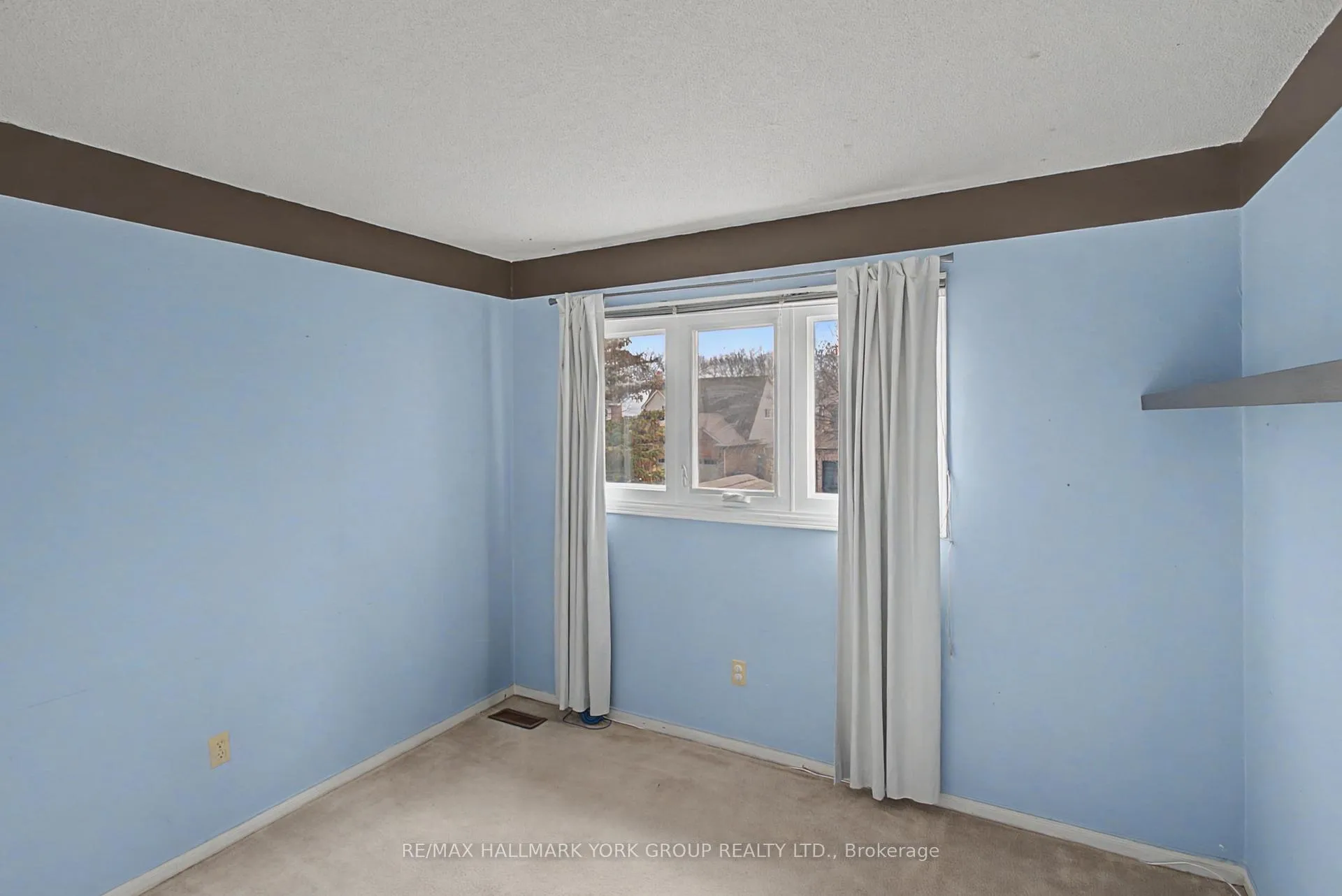 Photo 22 of 28 Hollingshead Drive, Aurora, Aurora Village — HOMEH