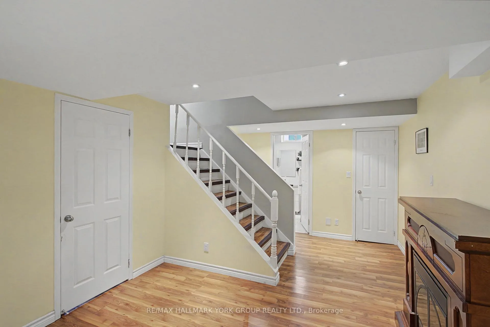 Photo 24 of 28 Hollingshead Drive, Aurora, Aurora Village — HOMEH