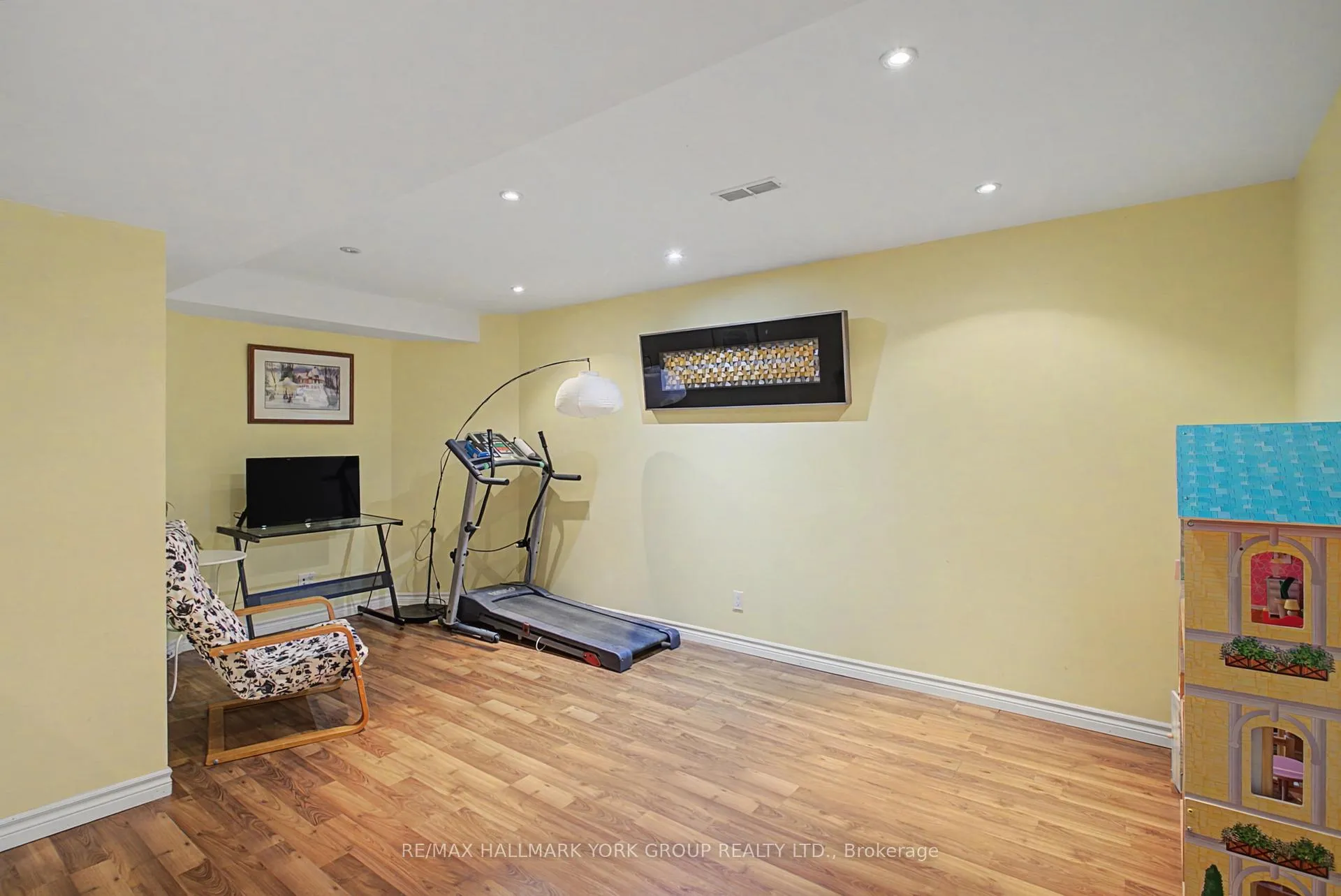 Photo 26 of 28 Hollingshead Drive, Aurora, Aurora Village — HOMEH
