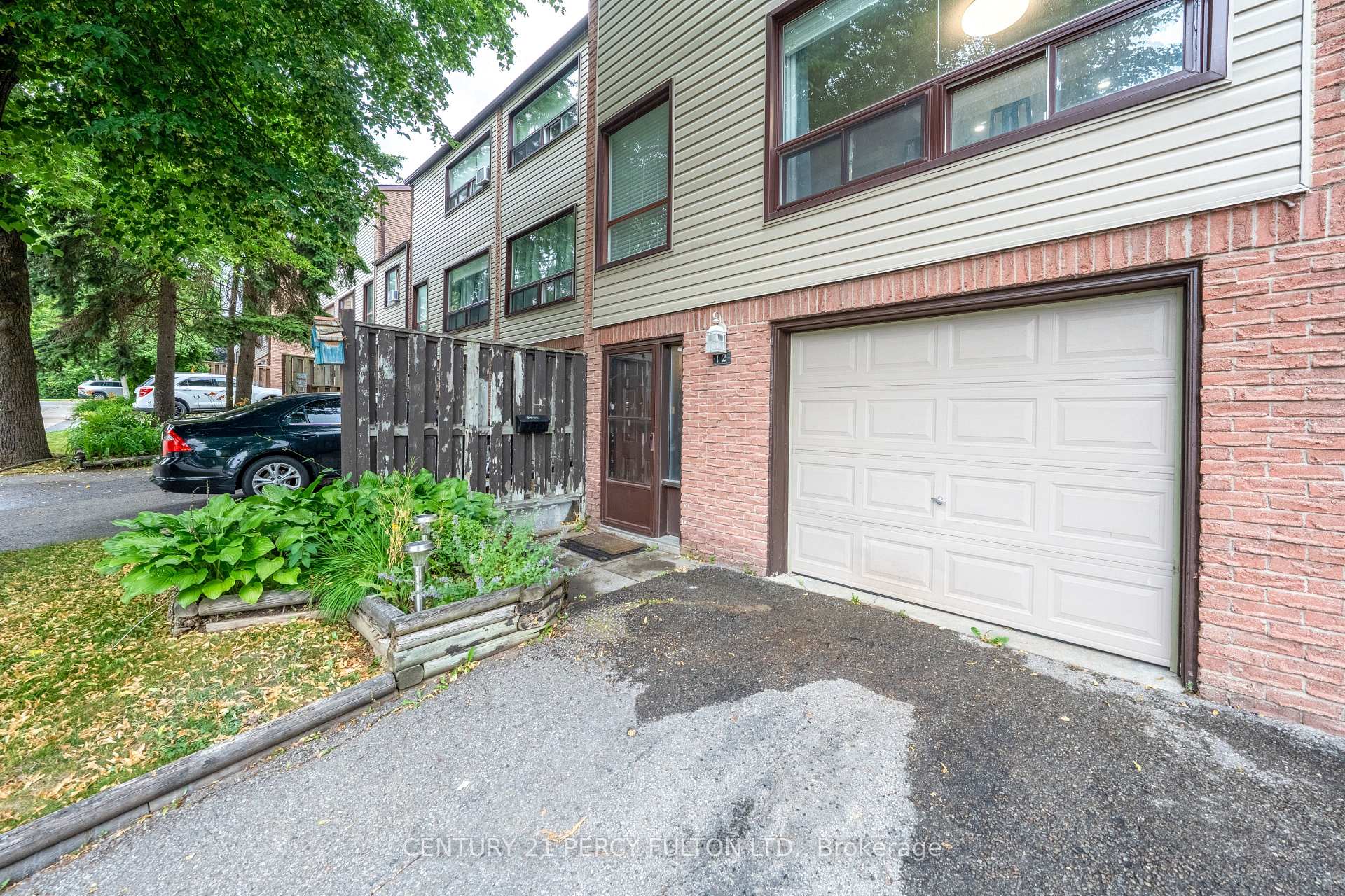 Photo 1 of 12 The Bridle Path, Clarington, Bowmanville — HOMEH
