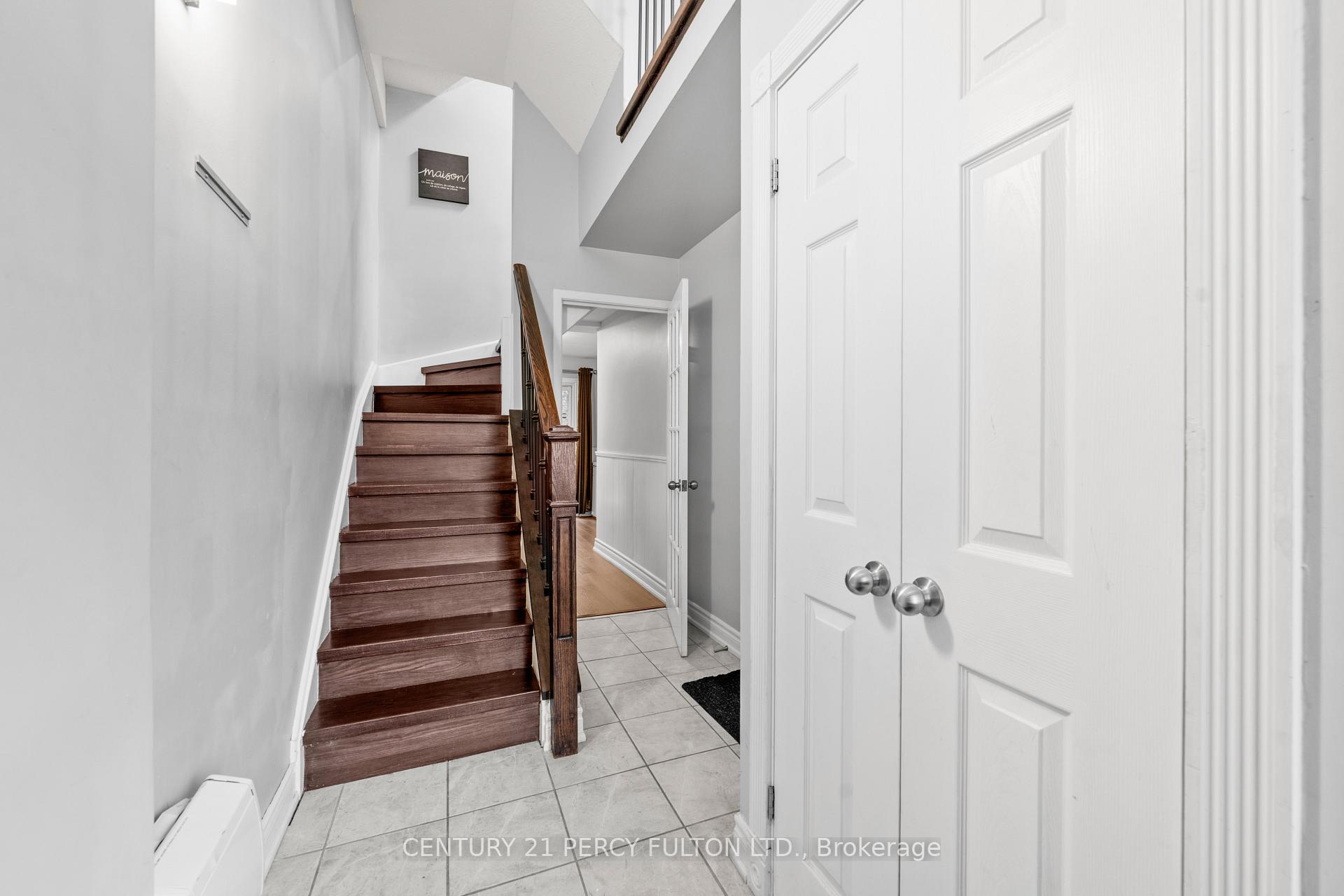 Photo 3 of 12 The Bridle Path, Clarington, Bowmanville — HOMEH