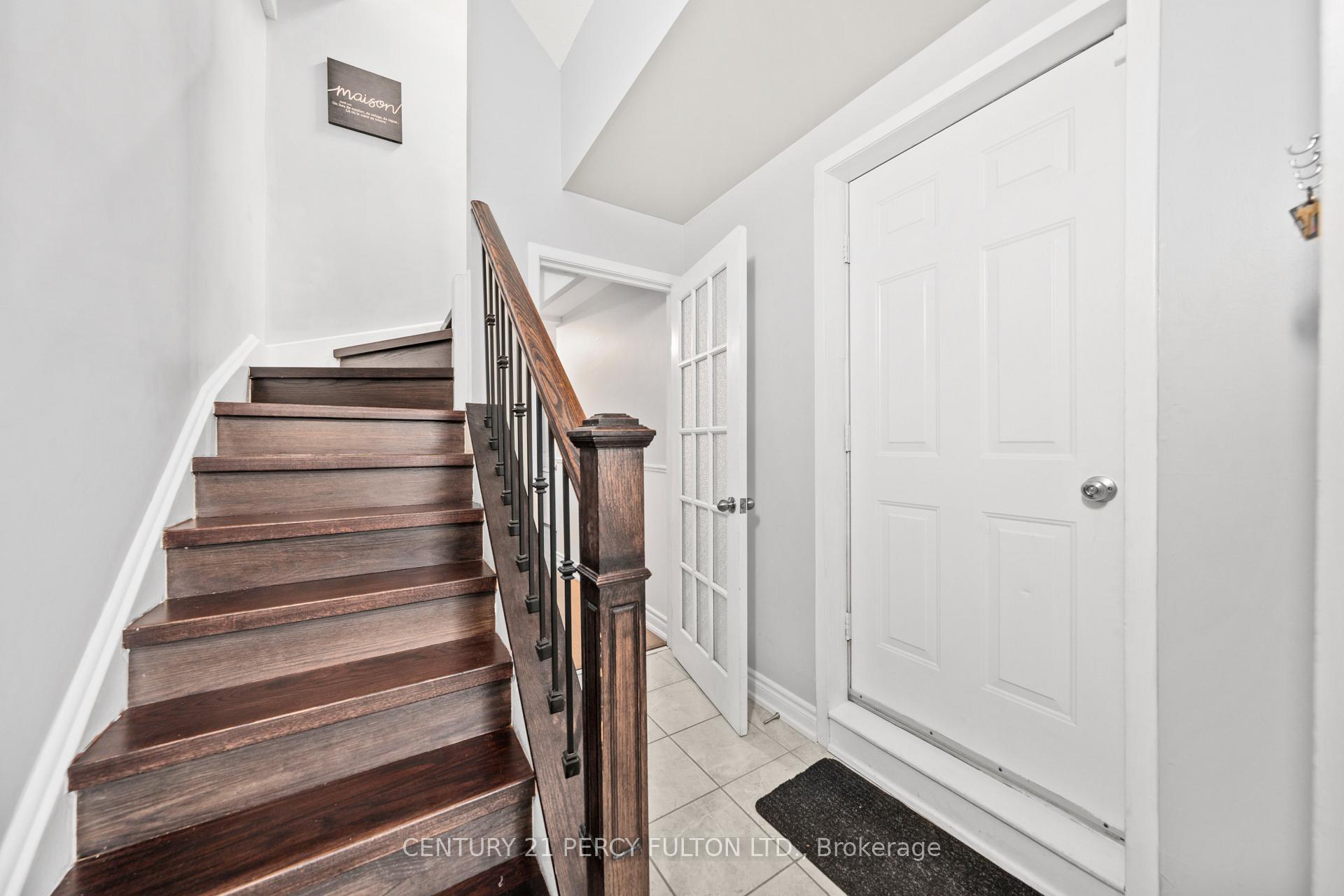 Photo 4 of 12 The Bridle Path, Clarington, Bowmanville — HOMEH