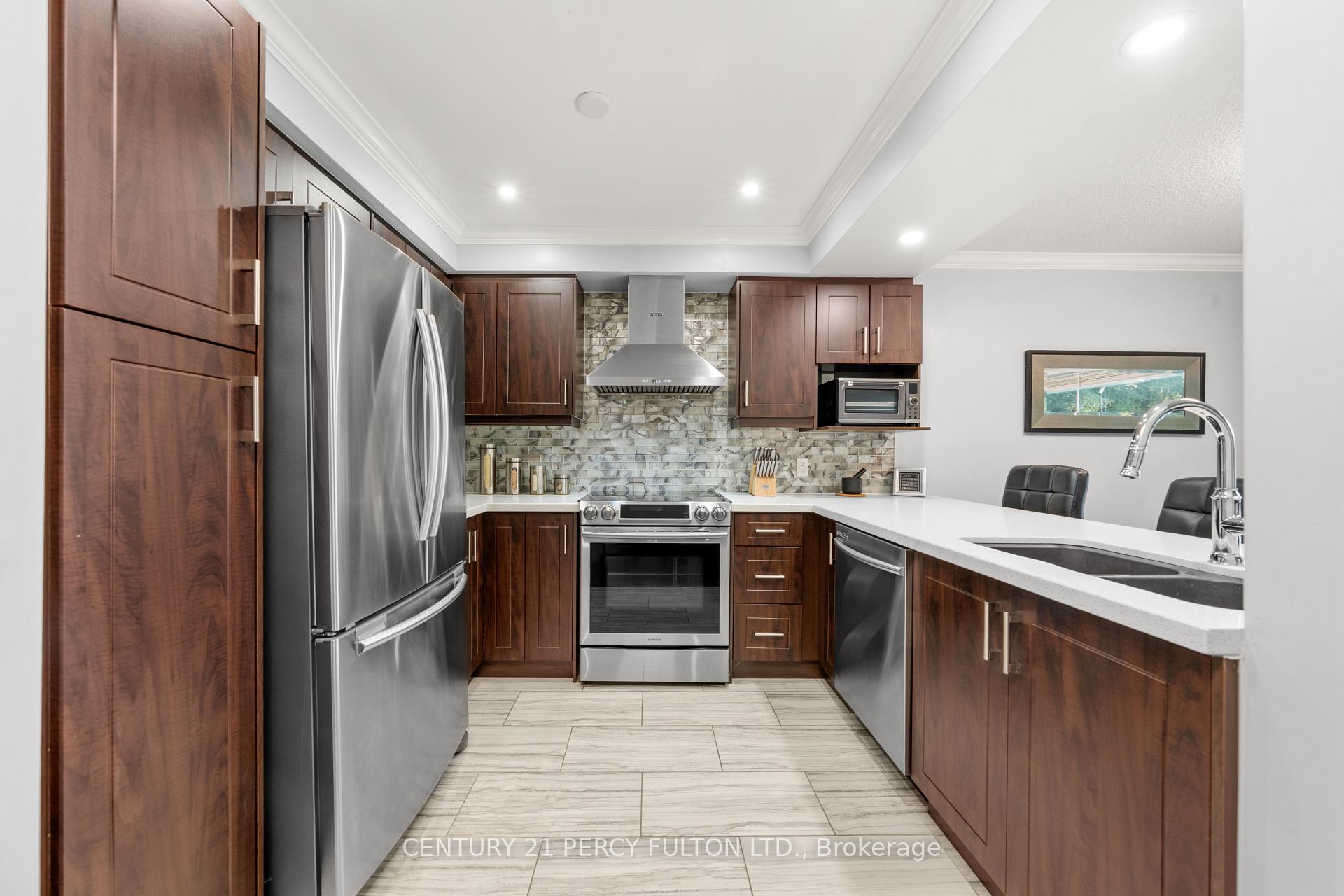 Photo 11 of 12 The Bridle Path, Clarington, Bowmanville — HOMEH