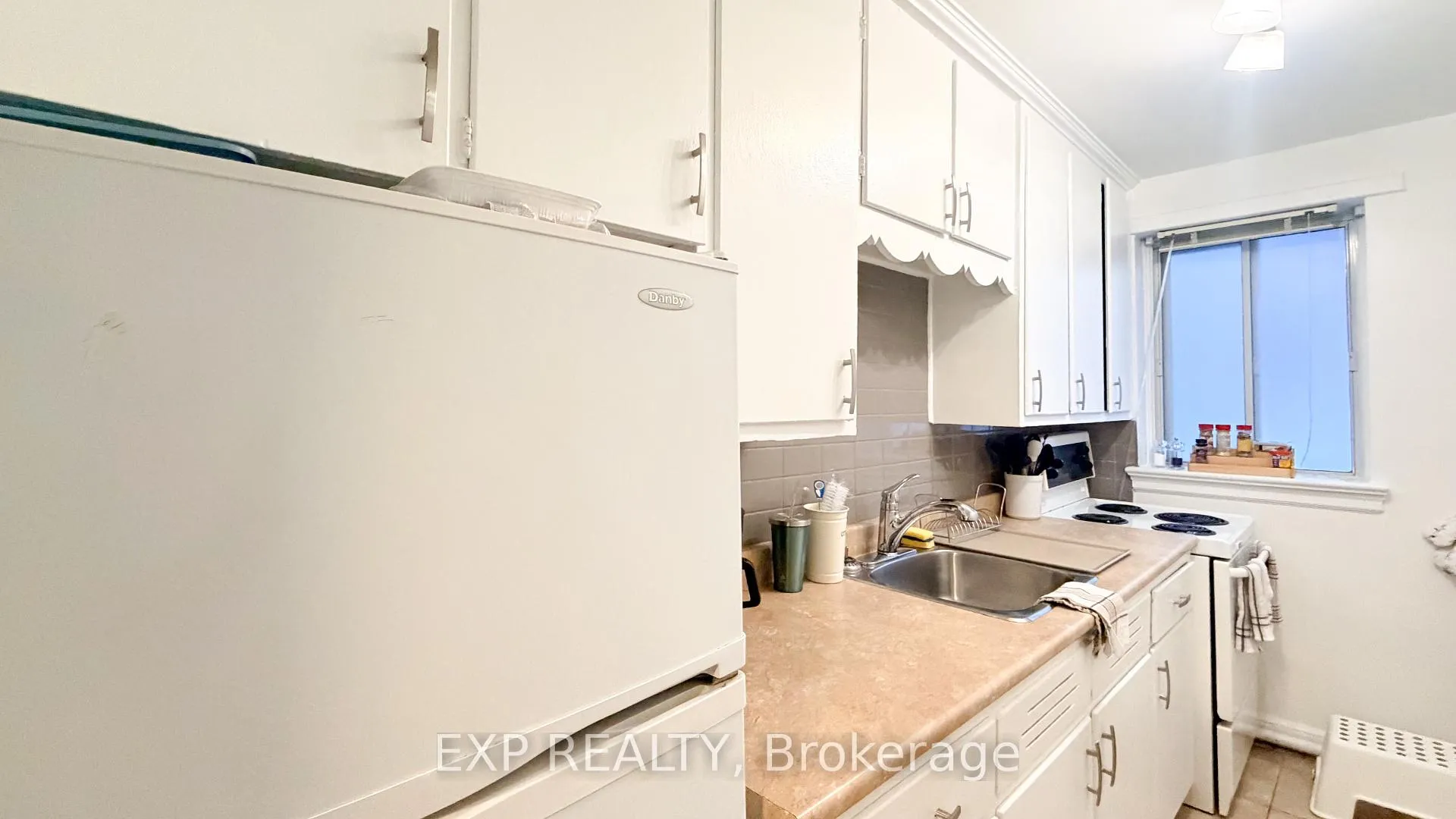 Photo 4 of Unit 2, 725 Melbourne Avenue, Ottawa, Laurentianview — HOMEH