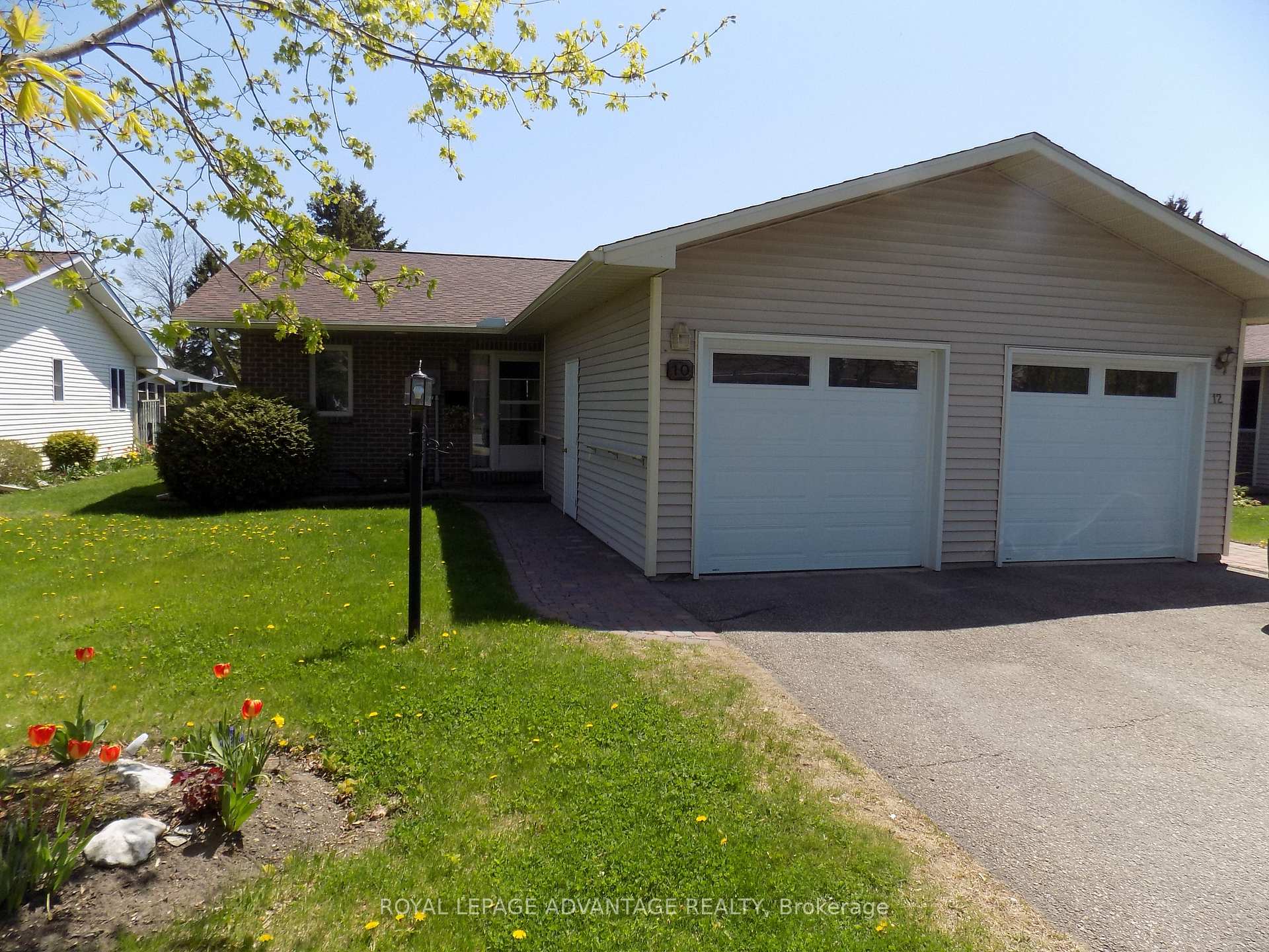 Front of 10 Bathurst Road S