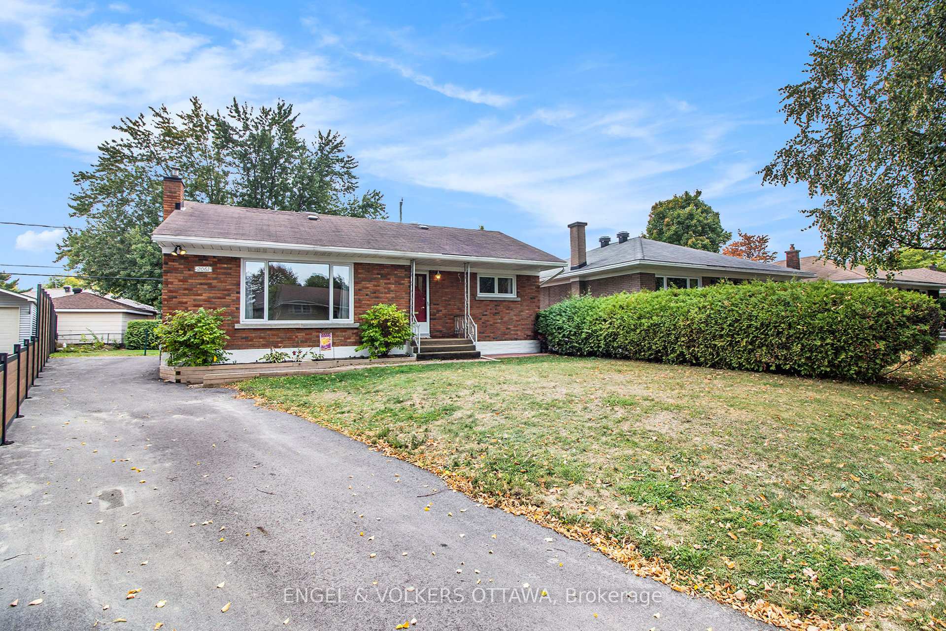 Photo 3 of 2061 Vincent Street, Ottawa, Elmvale Acres — HOMEH