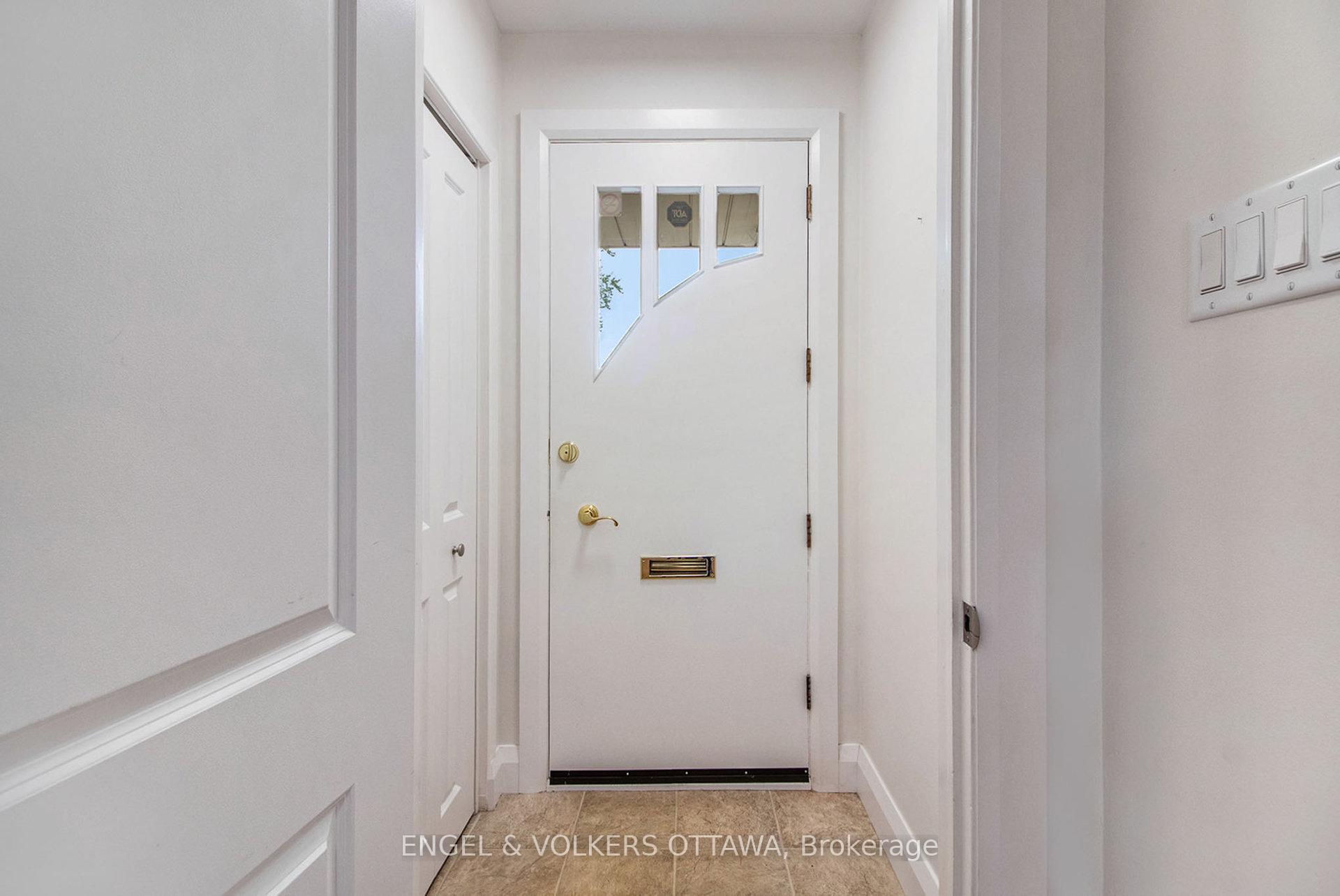 Photo 2 of 2061 Vincent Street, Ottawa, Elmvale Acres — HOMEH