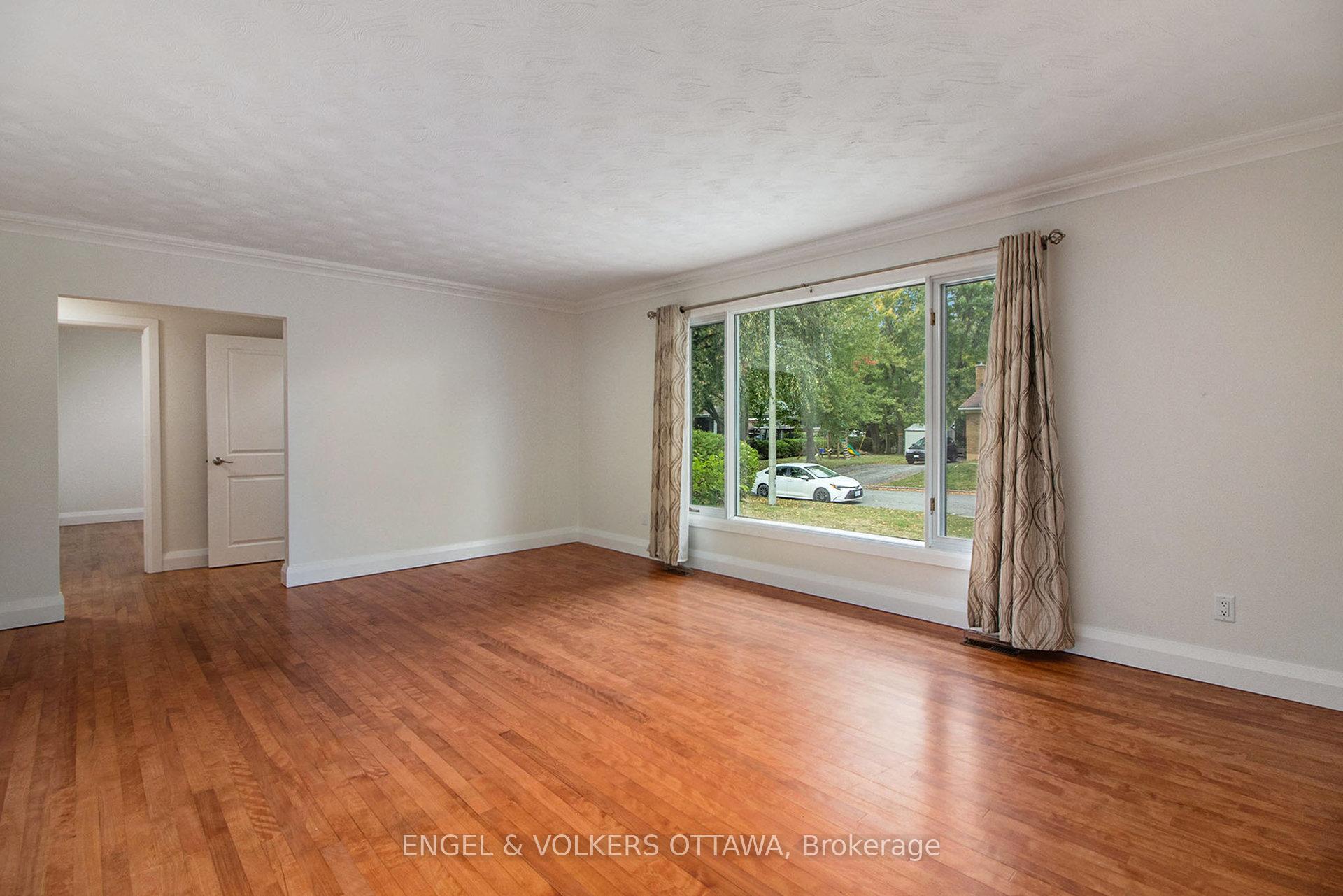 Photo 6 of 2061 Vincent Street, Ottawa, Elmvale Acres — HOMEH