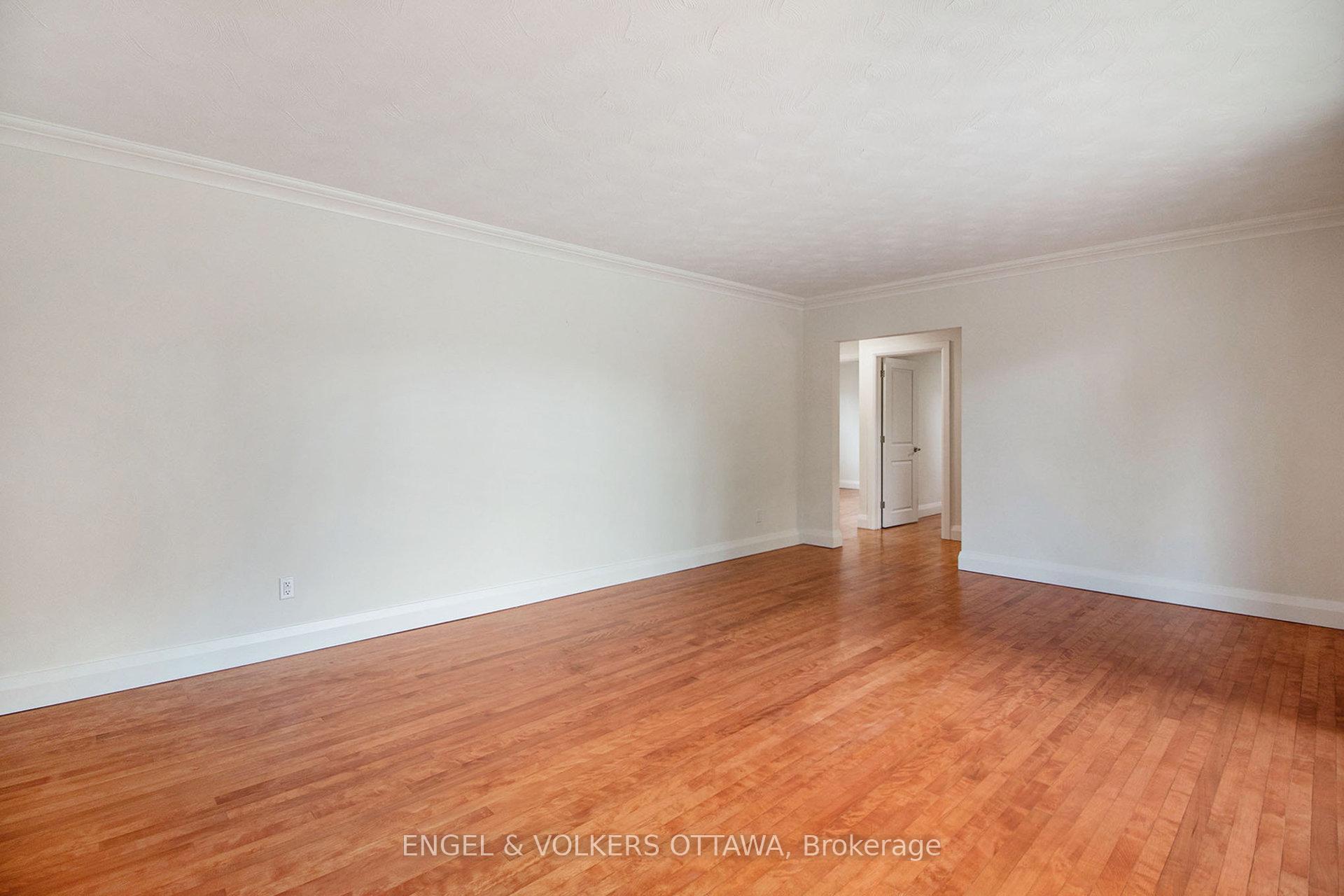 Photo 7 of 2061 Vincent Street, Ottawa, Elmvale Acres — HOMEH
