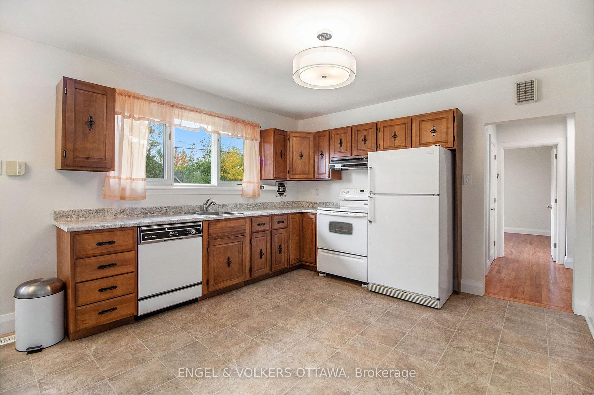 Photo 9 of 2061 Vincent Street, Ottawa, Elmvale Acres — HOMEH