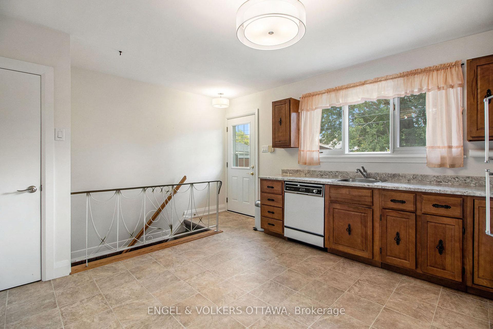 Photo 17 of 2061 Vincent Street, Ottawa, Elmvale Acres — HOMEH