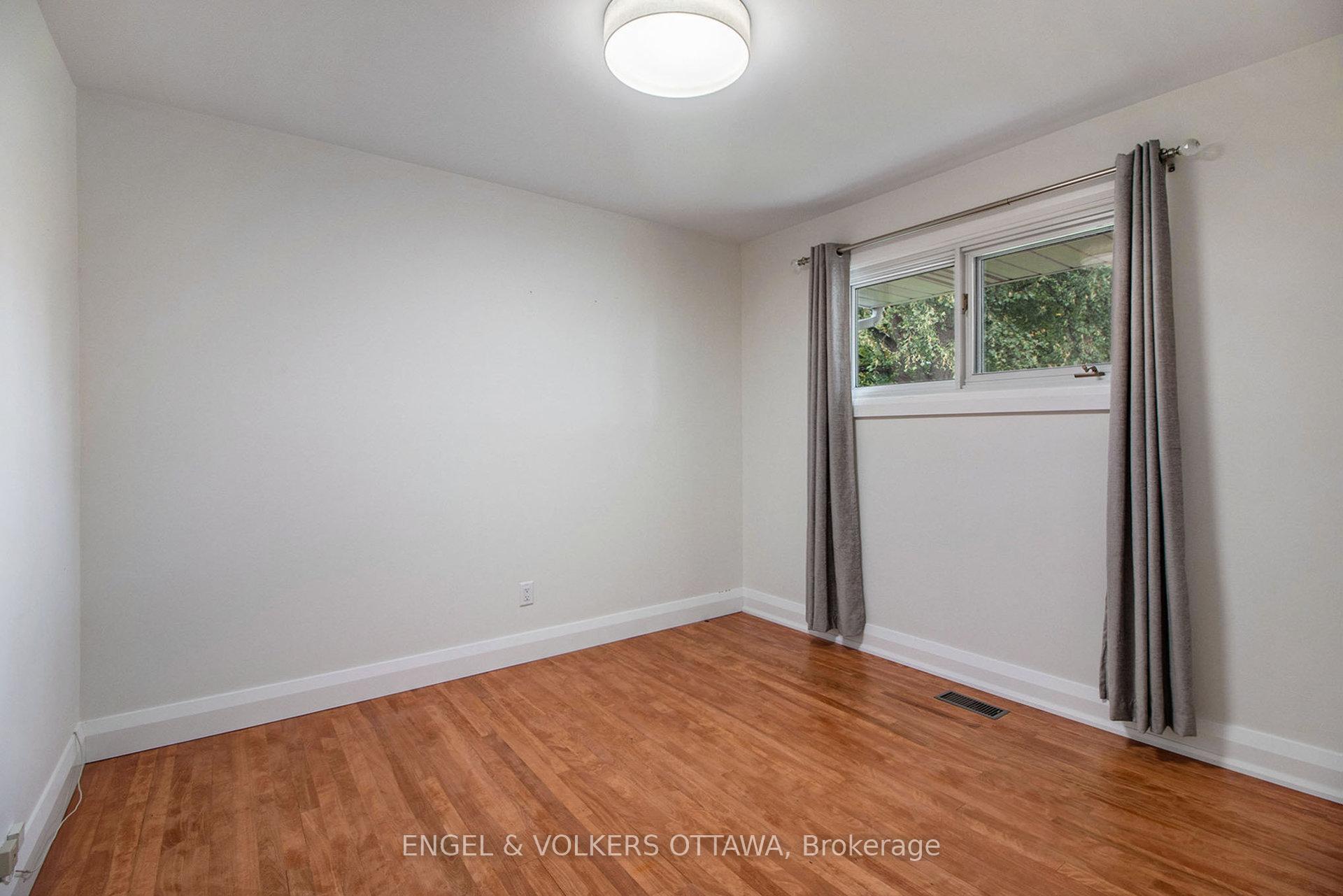 Photo 8 of 2061 Vincent Street, Ottawa, Elmvale Acres — HOMEH