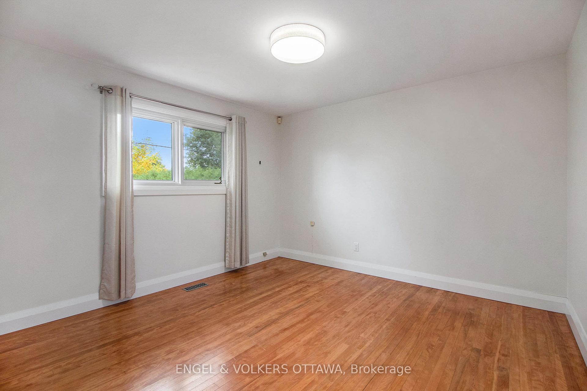 Photo 15 of 2061 Vincent Street, Ottawa, Elmvale Acres — HOMEH