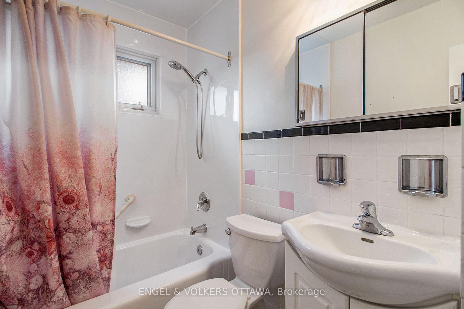 Photo 16 of 2061 Vincent Street, Ottawa, Elmvale Acres — HOMEH