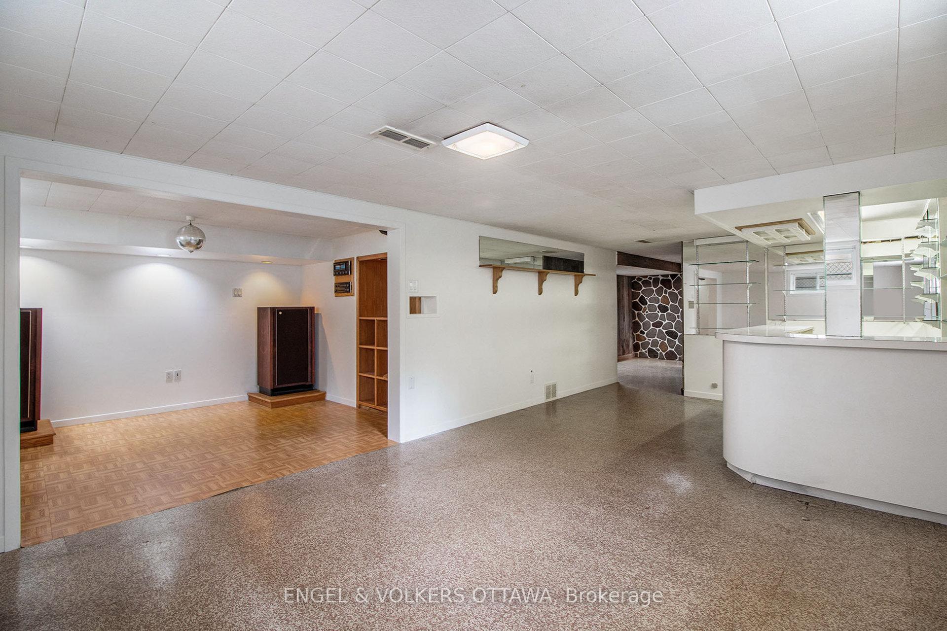 Photo 19 of 2061 Vincent Street, Ottawa, Elmvale Acres — HOMEH