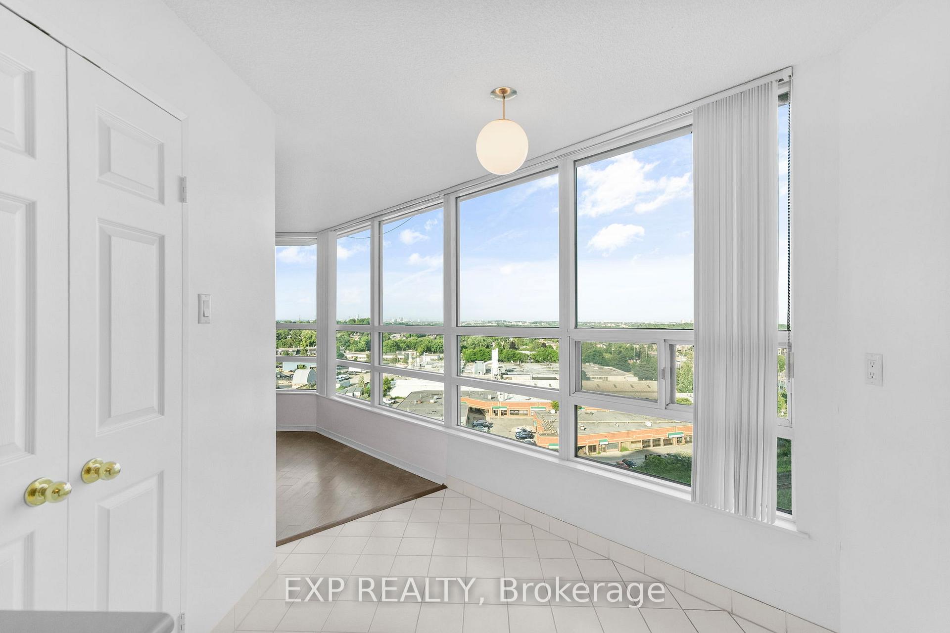 Photo 4 of Unit 1324, 7825 Bayview Avenue, Markham, Aileen-Willowbrook — HOMEH