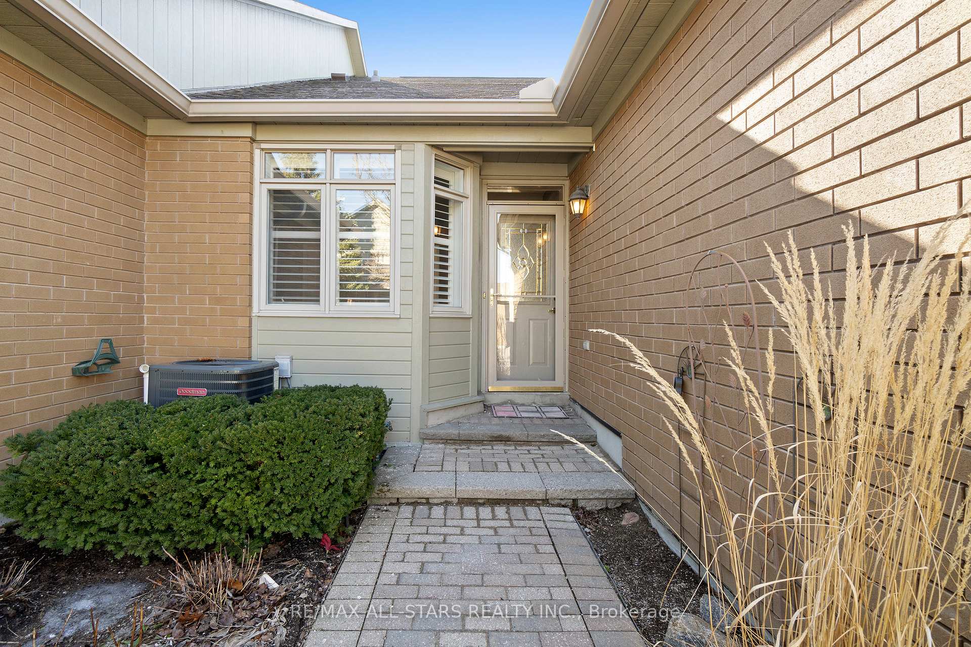 Photo 2 of 81 Celebrity Greens Way, Markham, Greensborough — HOMEH