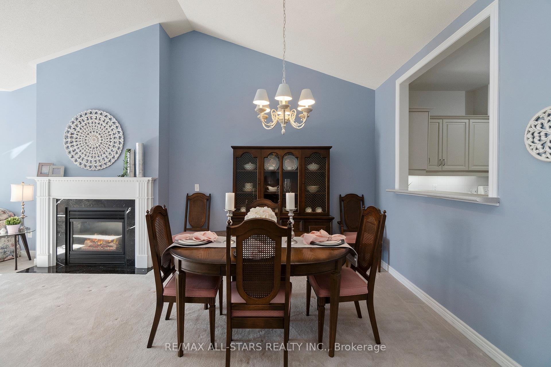 Photo 9 of 81 Celebrity Greens Way, Markham, Greensborough — HOMEH