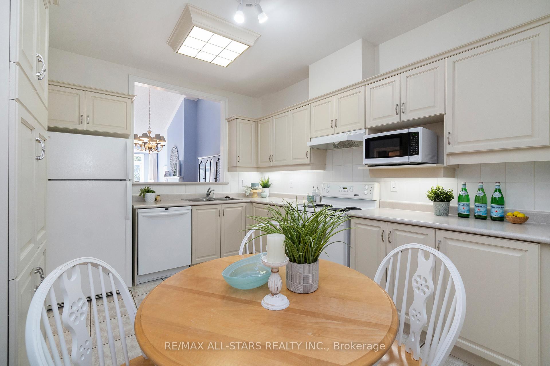 Photo 15 of 81 Celebrity Greens Way, Markham, Greensborough — HOMEH