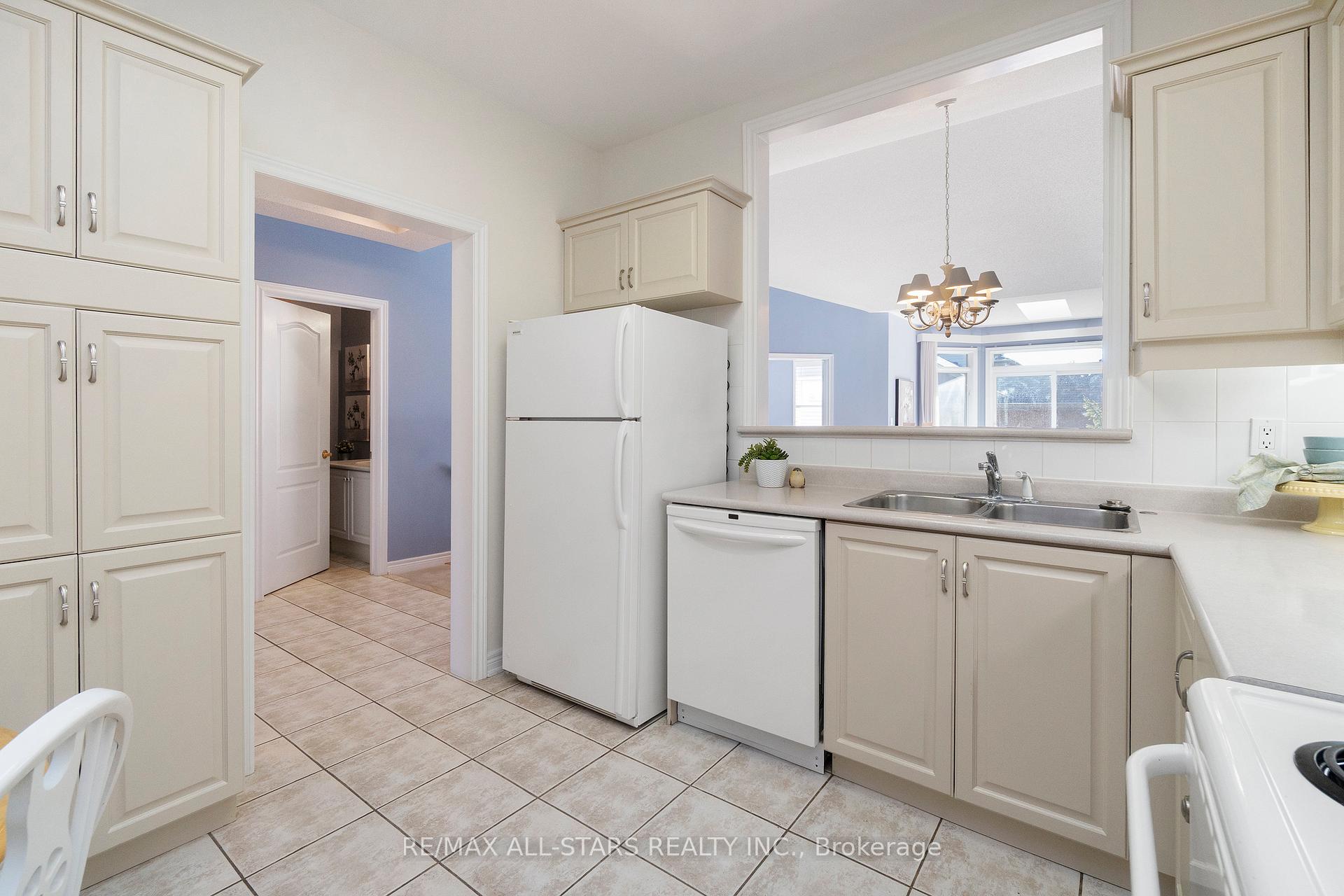 Photo 16 of 81 Celebrity Greens Way, Markham, Greensborough — HOMEH
