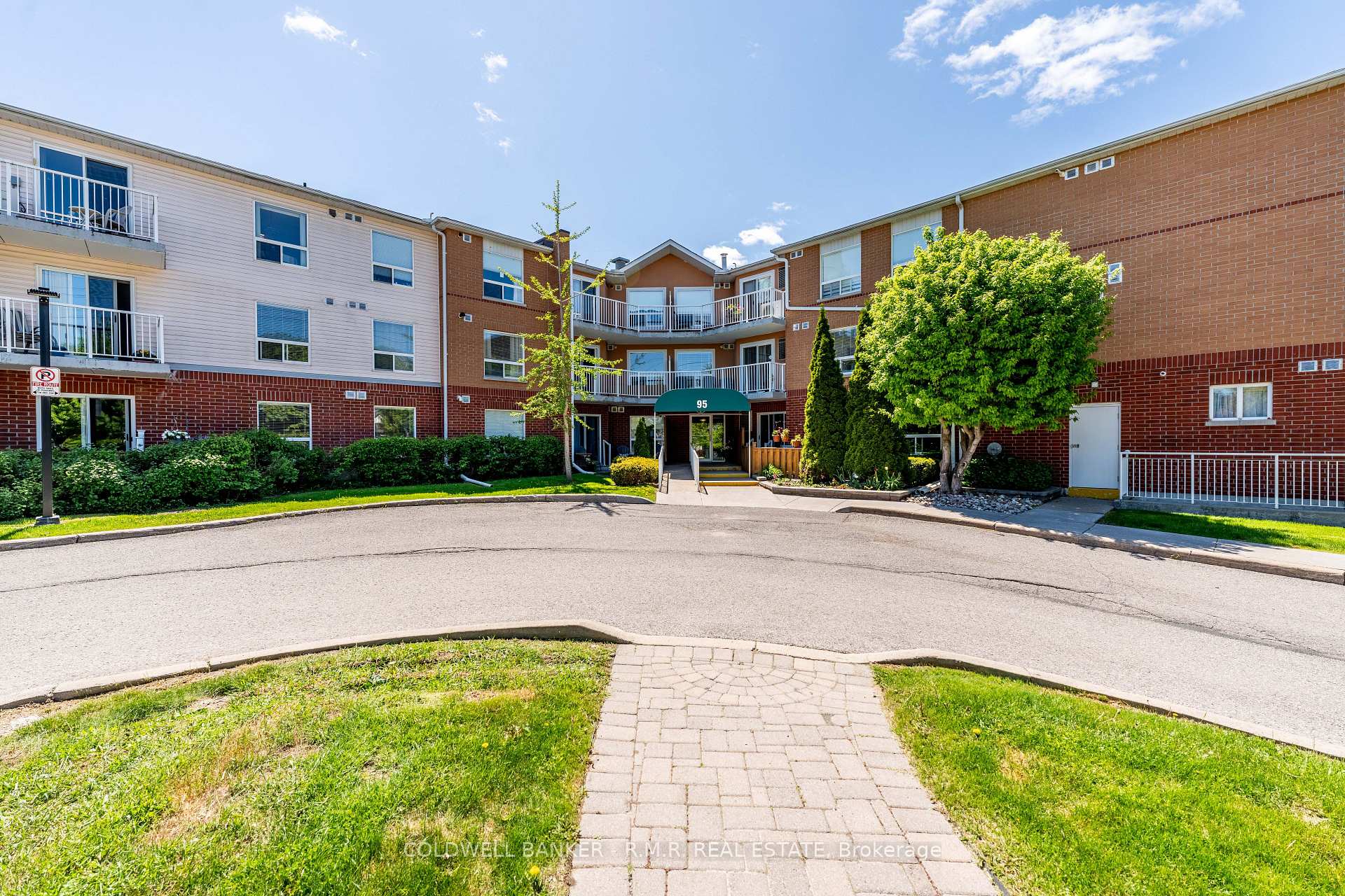 Front of Unit 313, 95 Wellington Street
