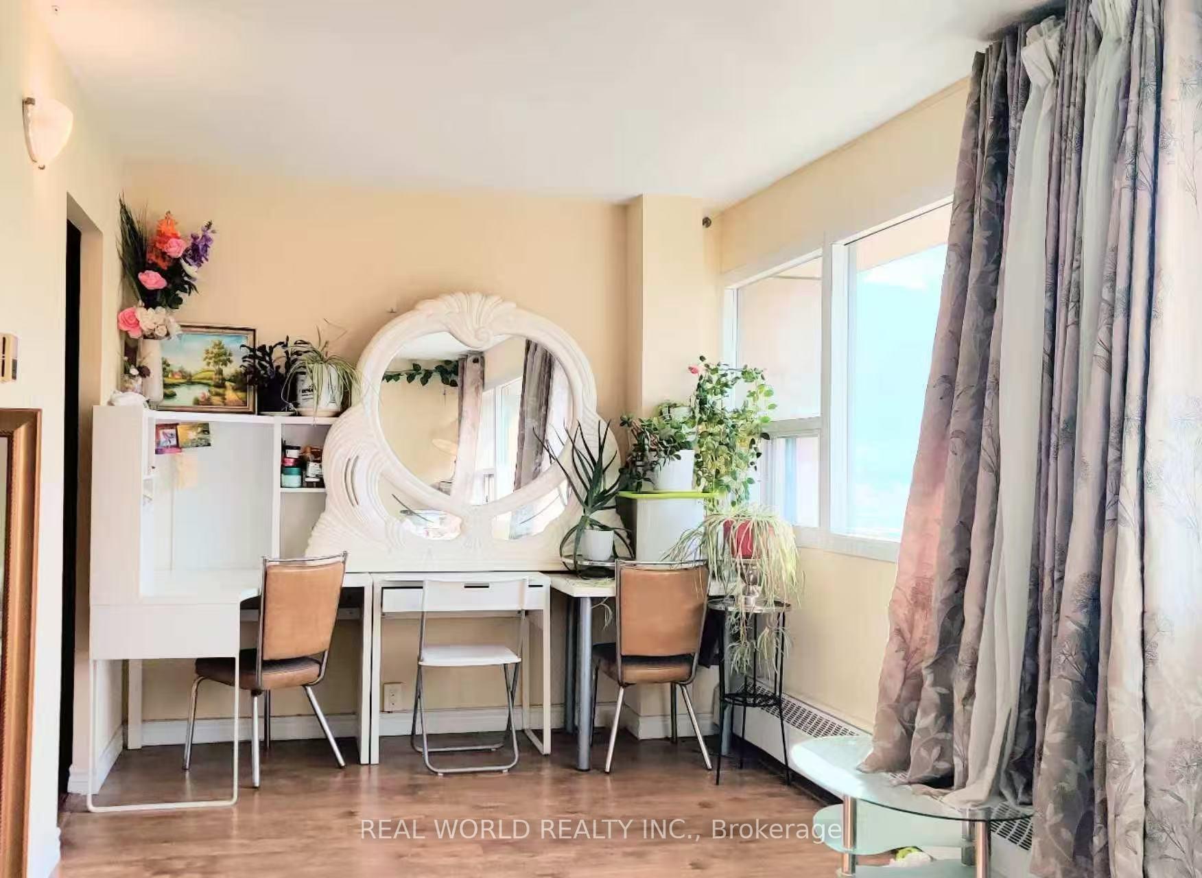 Photo 6 of Unit 806, 100 Leeward Glenway, Toronto, Flemingdon Park — HOMEH