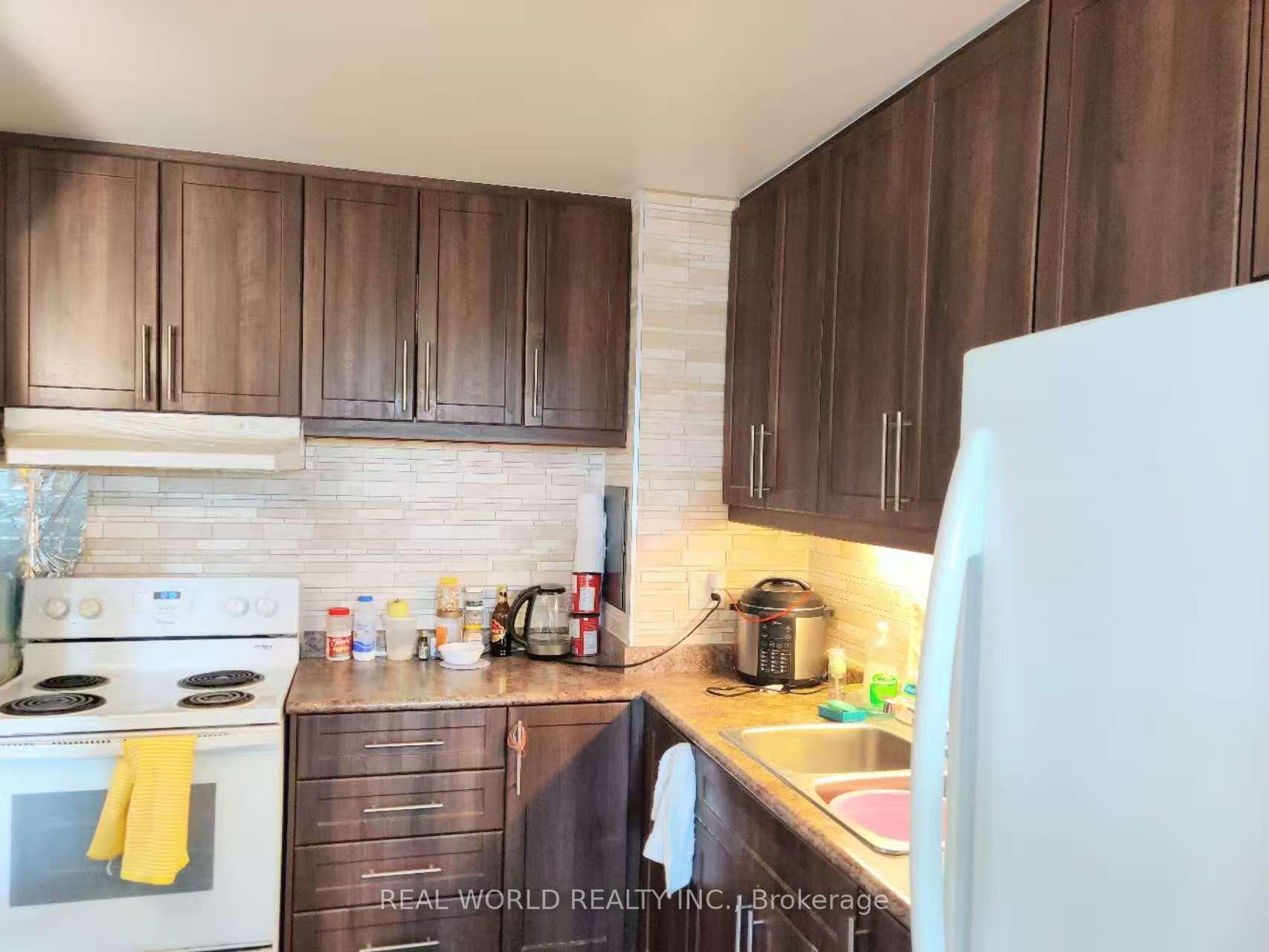 Photo 7 of Unit 806, 100 Leeward Glenway, Toronto, Flemingdon Park — HOMEH