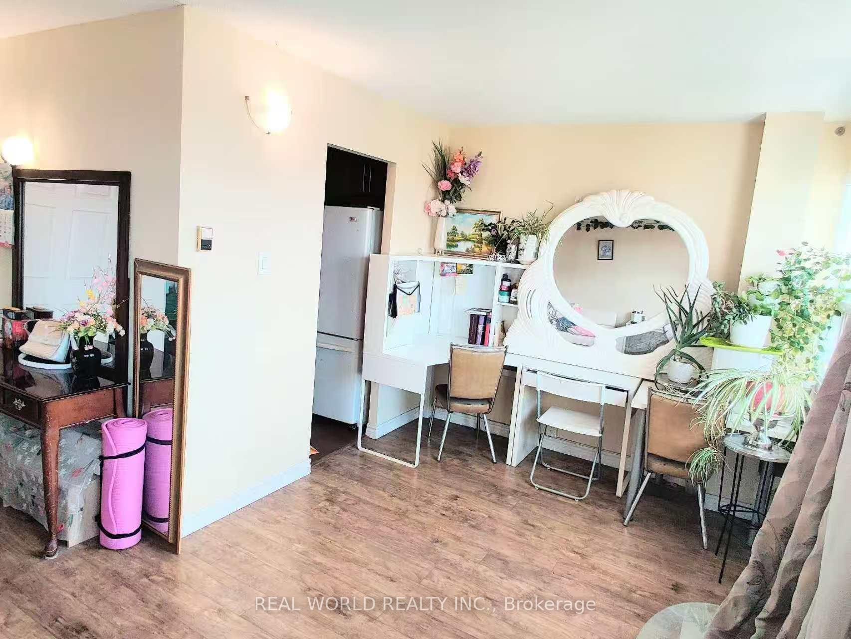 Photo 8 of Unit 806, 100 Leeward Glenway, Toronto, Flemingdon Park — HOMEH