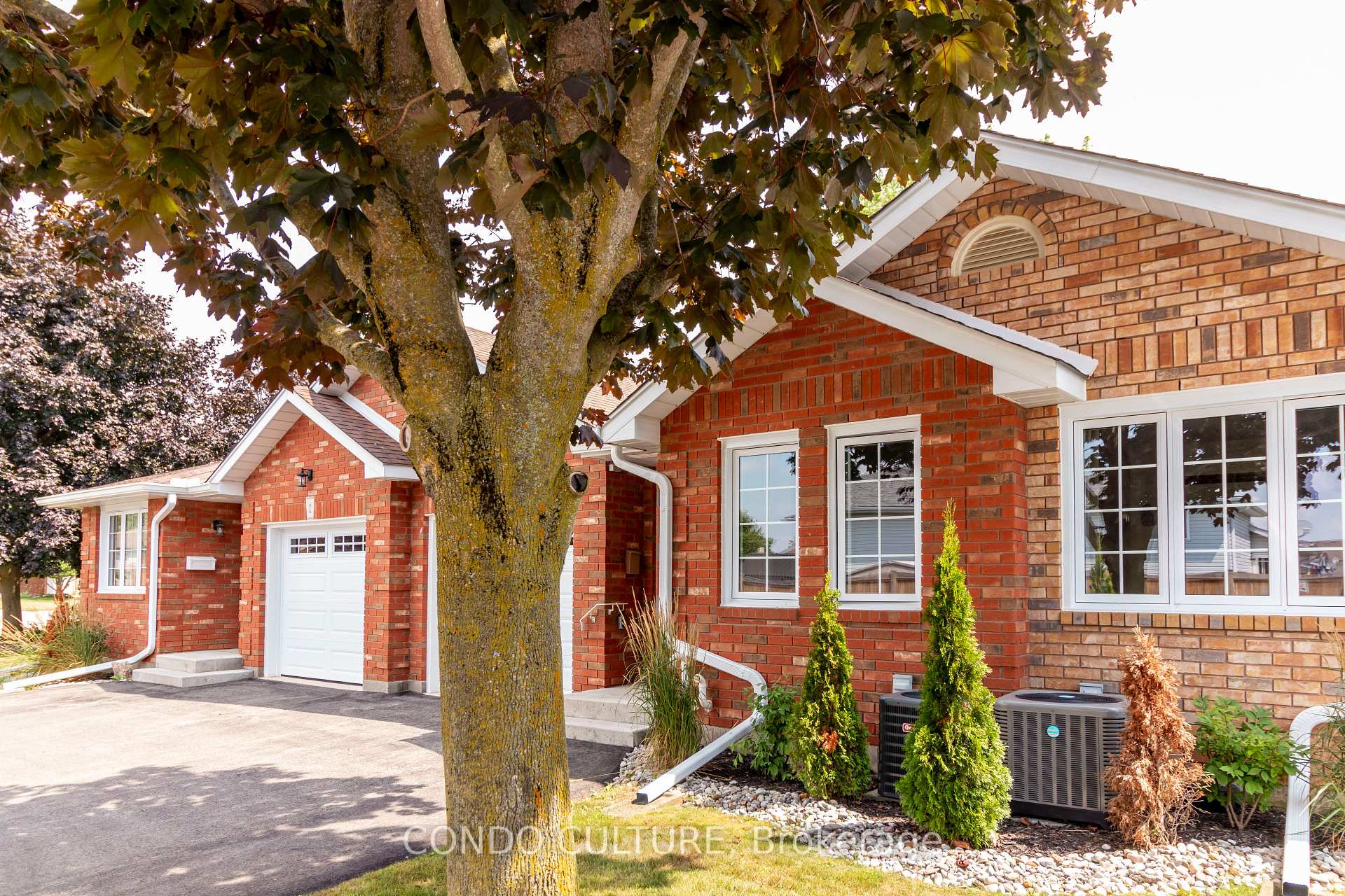 Photo 4 of Unit 2, 60 Whitlaw Way, Brant, Paris — HOMEH