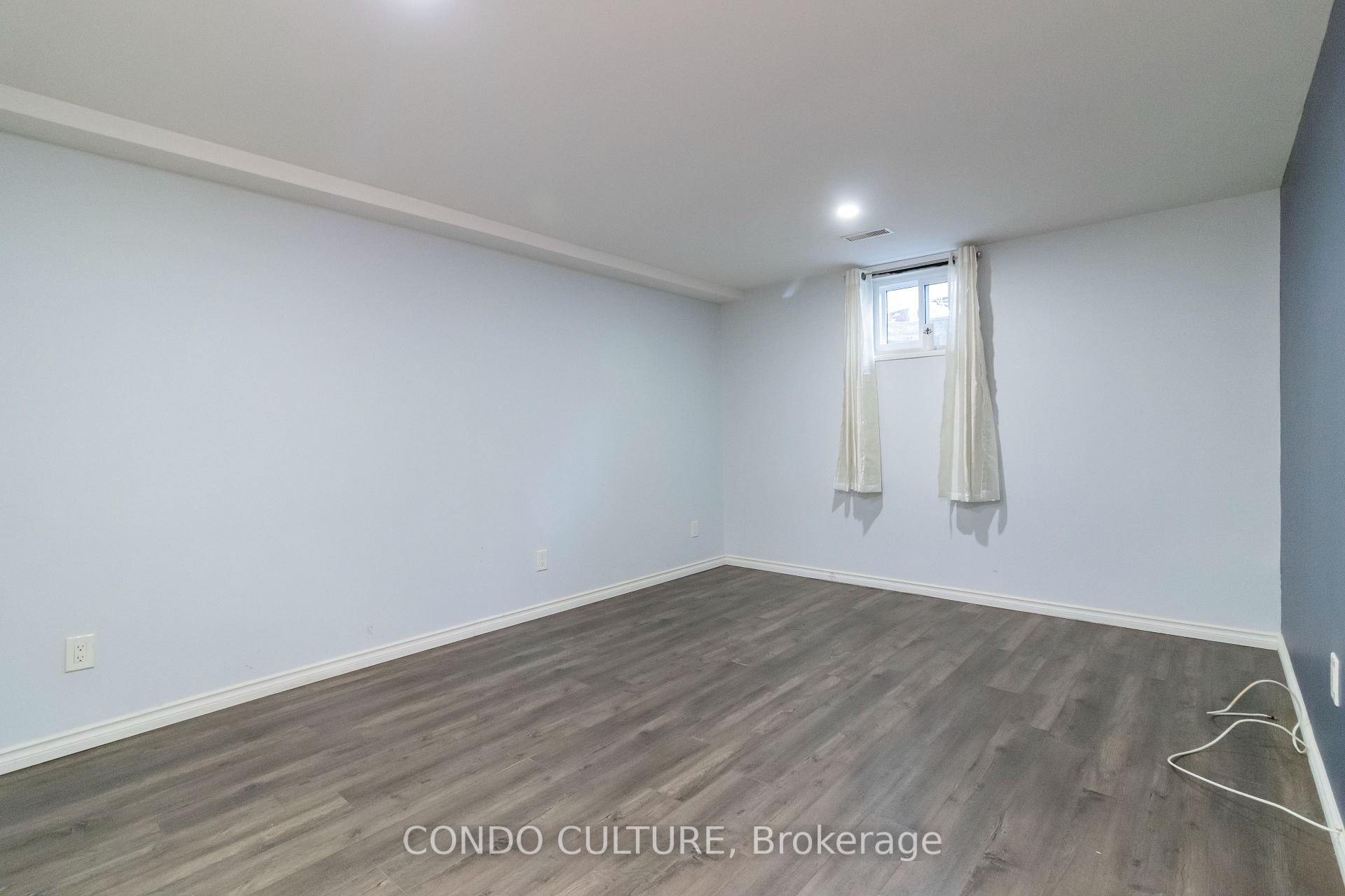 Photo 30 of Unit 2, 60 Whitlaw Way, Brant, Paris — HOMEH