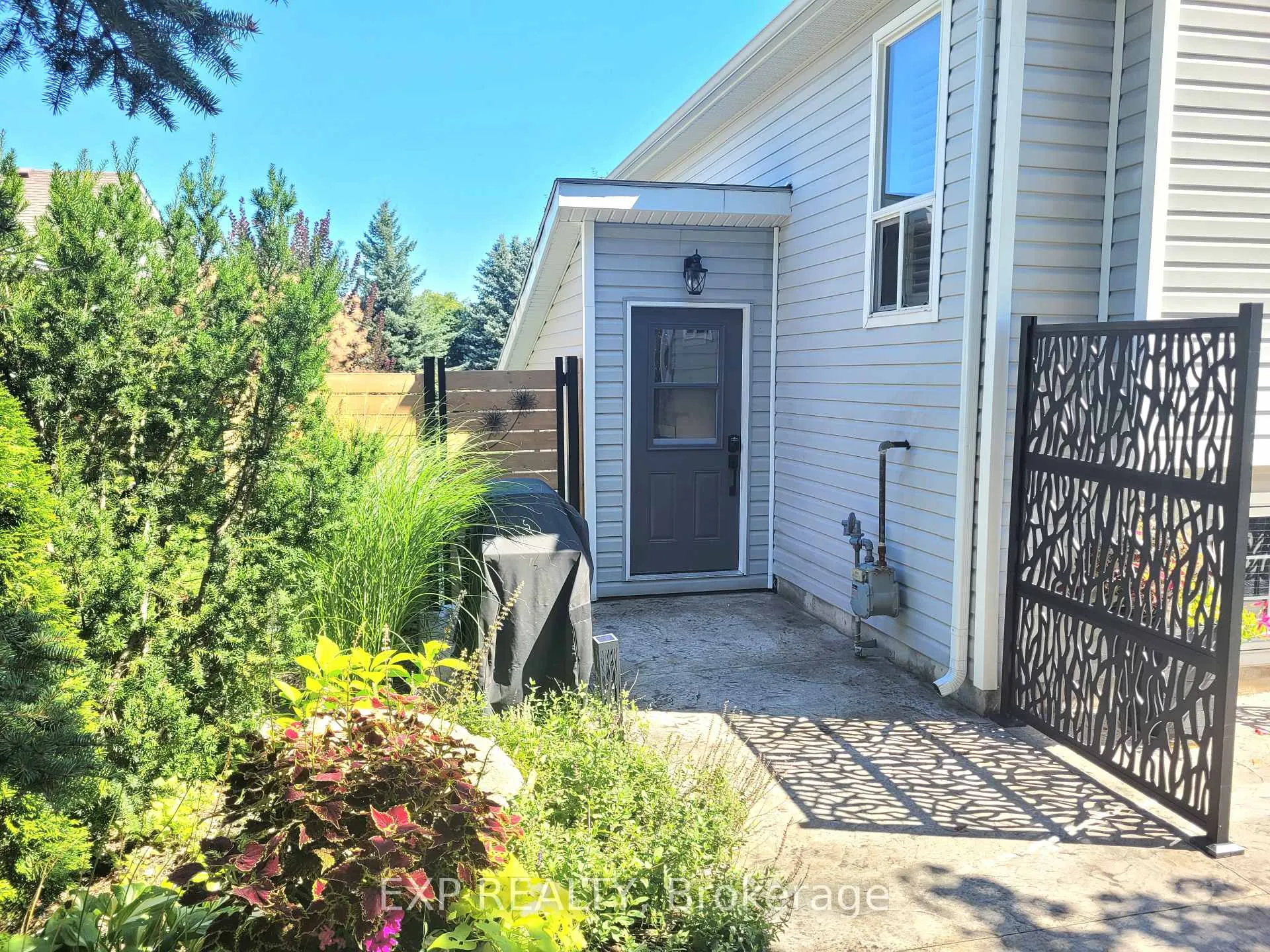 Photo 2 of 50 Trott Boulevard, Collingwood — HOMEH