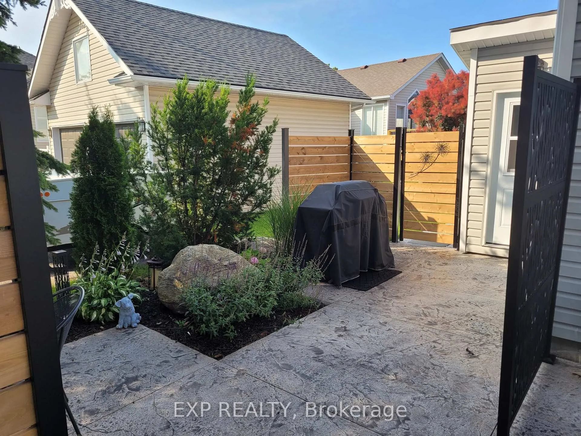 Photo 3 of 50 Trott Boulevard, Collingwood — HOMEH