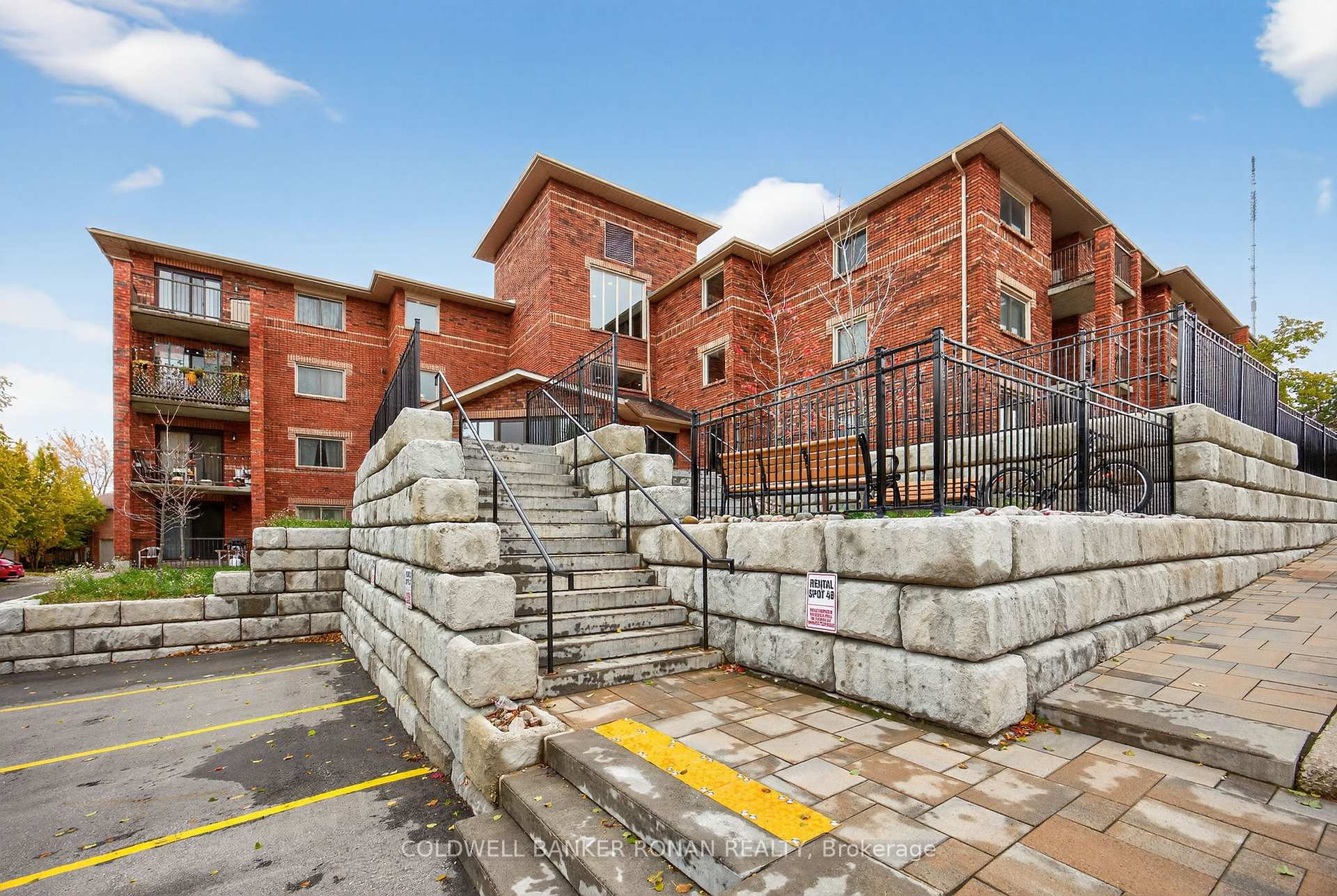 Photo 4 of Unit 205, 1 Quail Crescent, Barrie, Ardagh — HOMEH