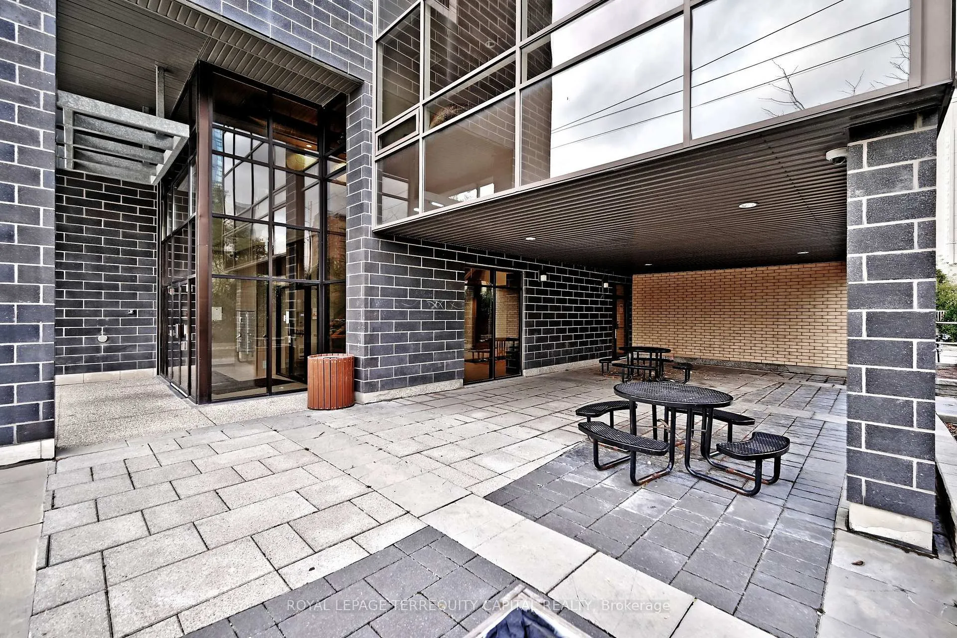 Photo 6 of Unit PH 1101, 8 Hickory Street W, Waterloo, Beechwood/University — HOMEH