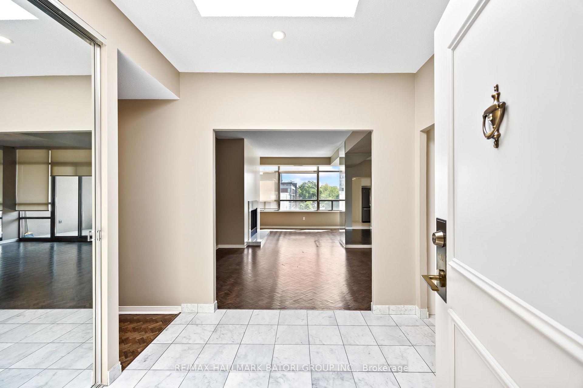 Photo 3 of Unit 708, 18 Lower Village Gate, Toronto, Forest Hill South — HOMEH
